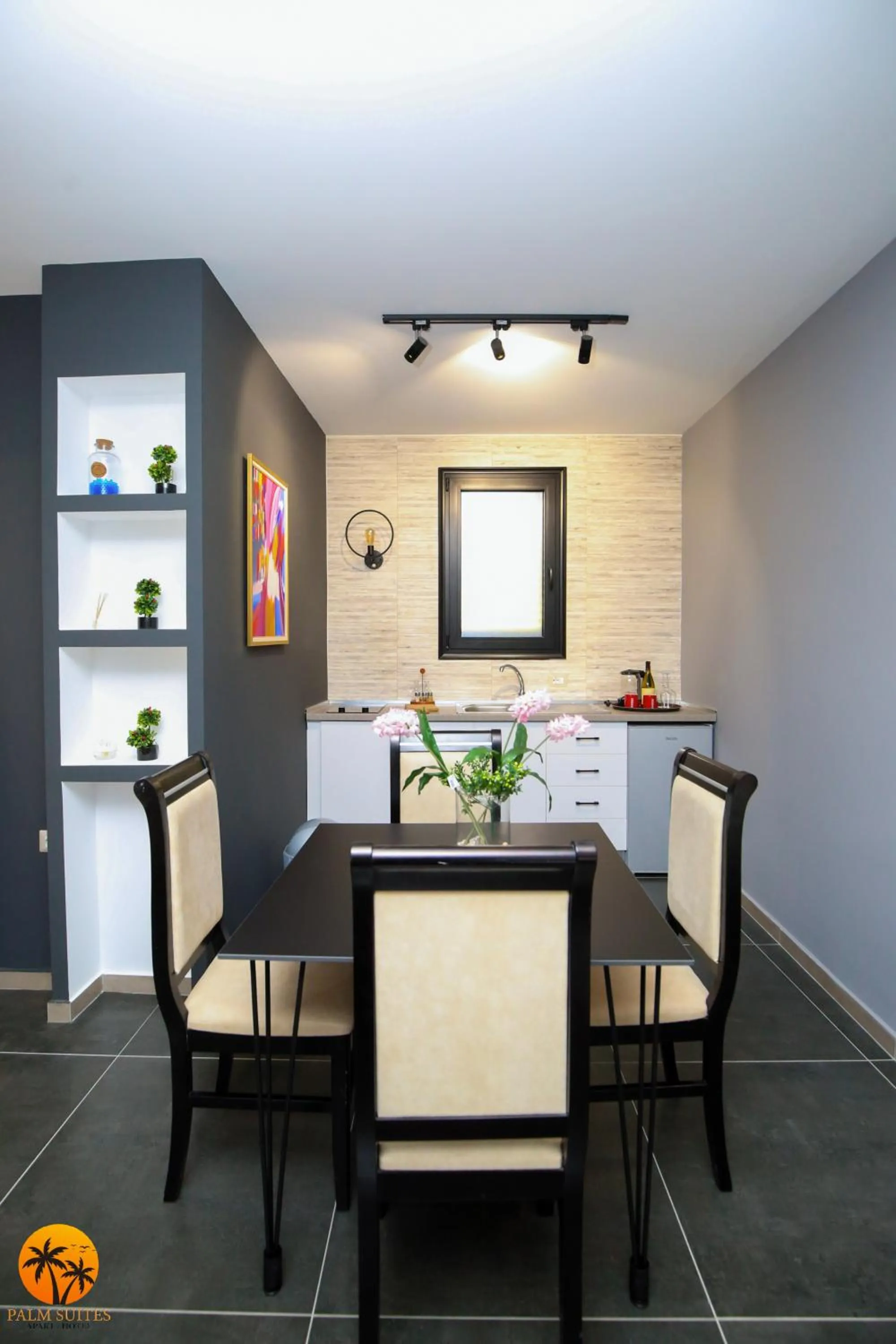 Dining area in Palm Suites Apartment-Suite