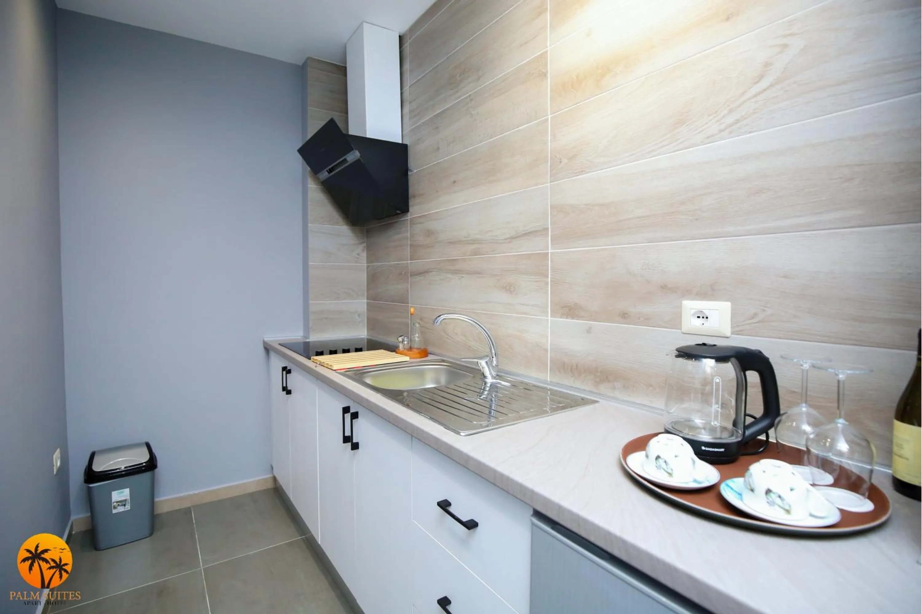 Coffee/tea facilities in Palm Suites Apartment-Suite