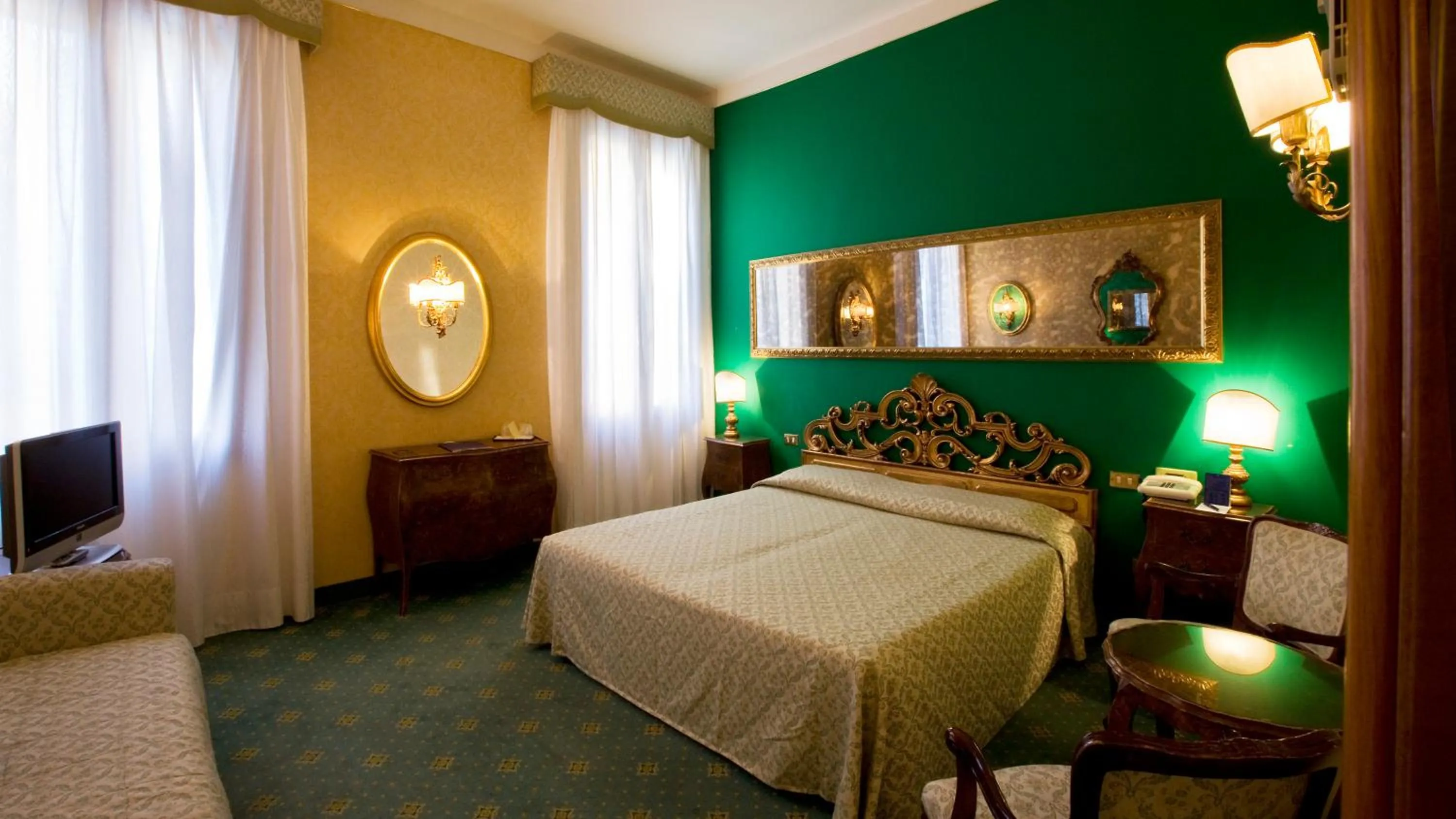 Photo of the whole room, Bed in Hotel Amadeus
