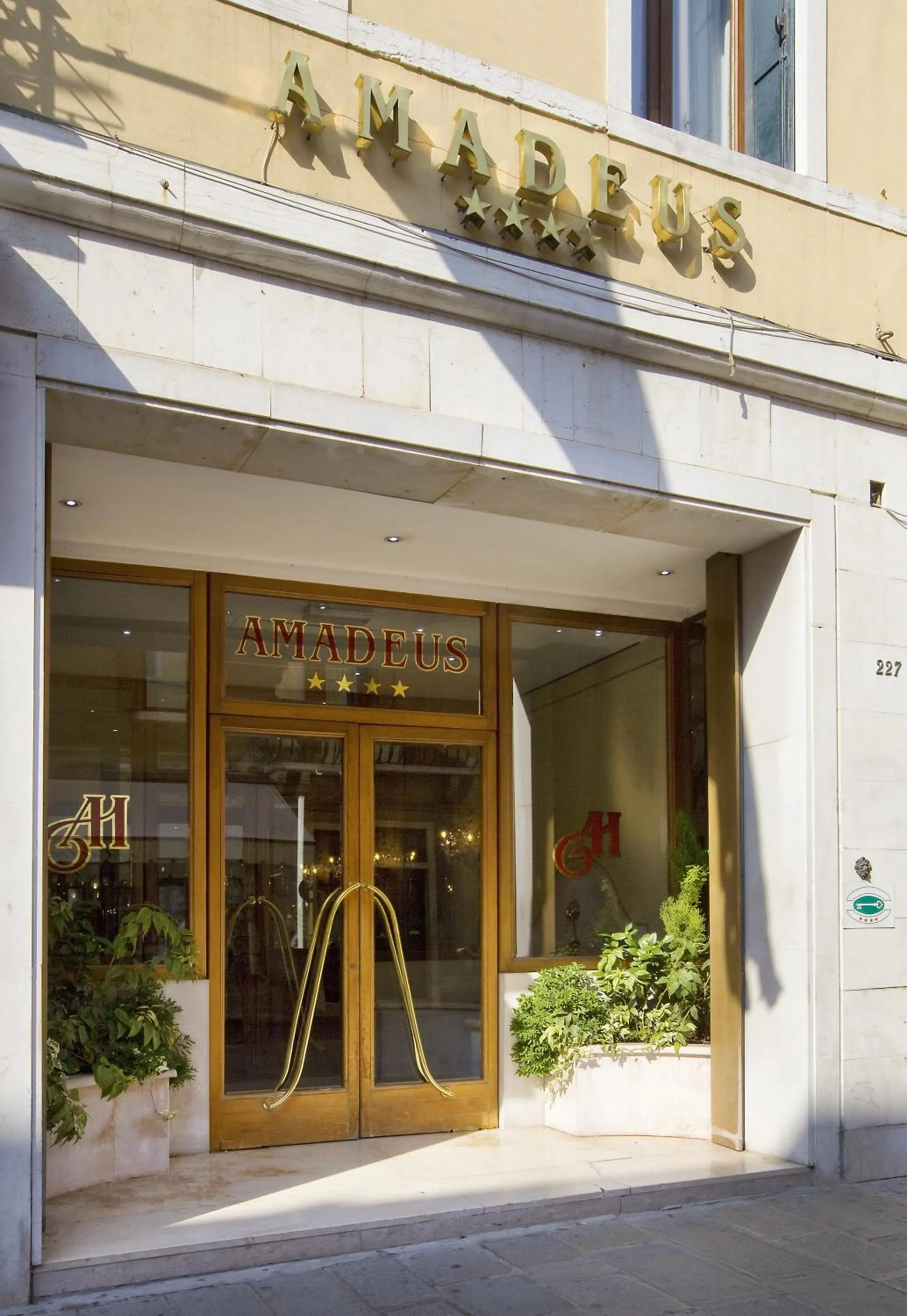 Facade/entrance in Hotel Amadeus