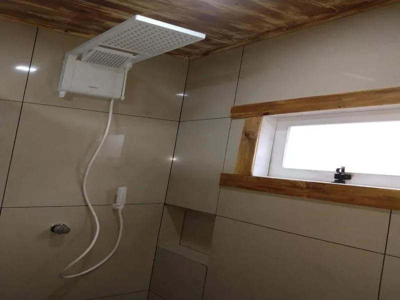 Shower in RECANTO DO SINALEIRO GRAMADO