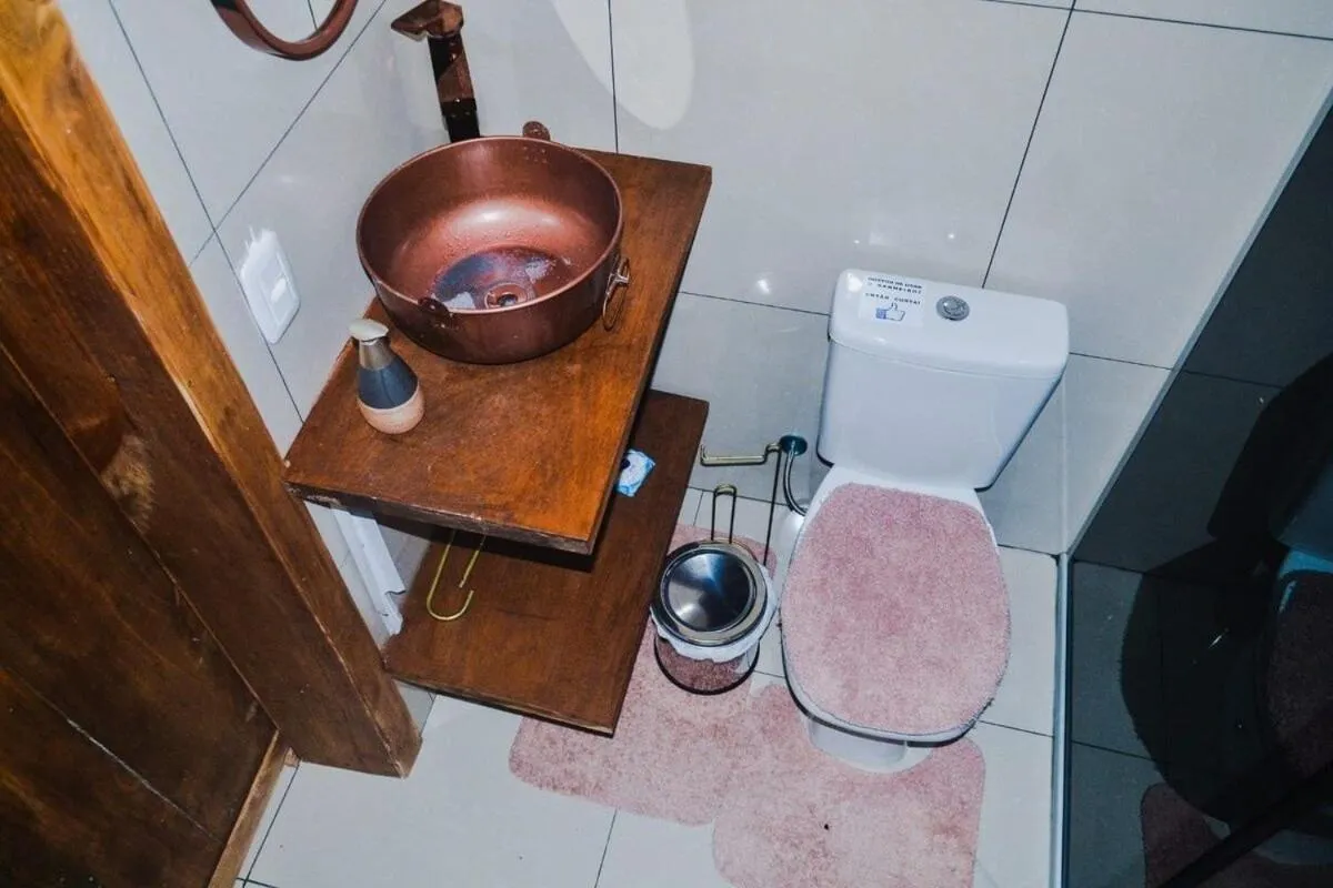 Toilet in RECANTO DO SINALEIRO GRAMADO