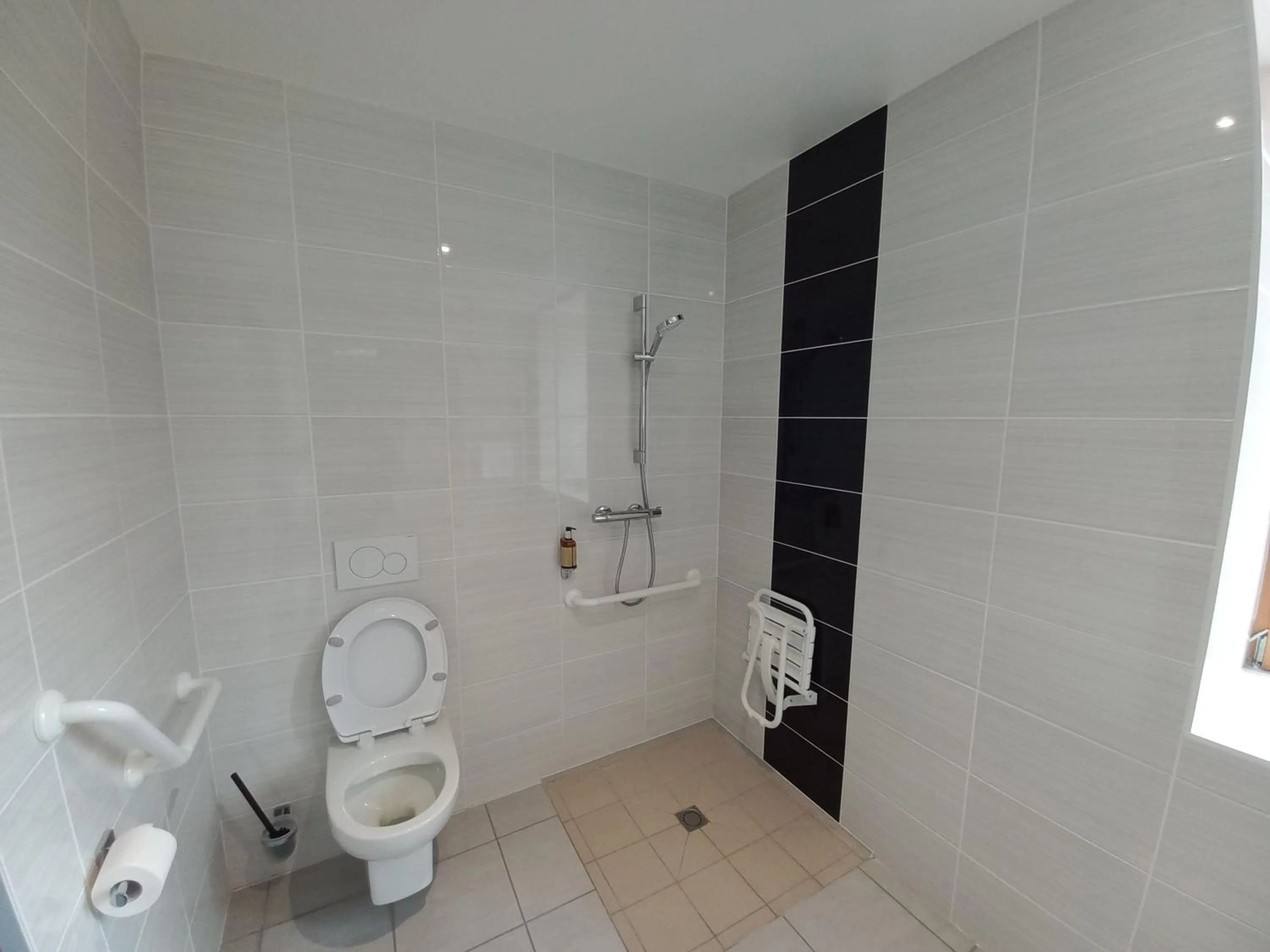 Shower in SARL DU PARC Hôtel Les Tremplins