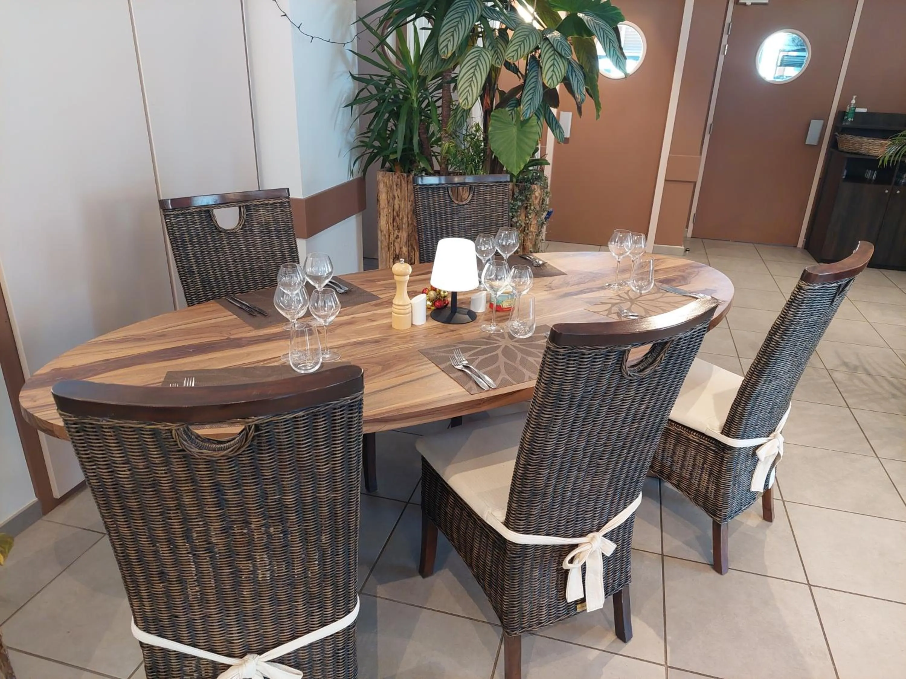 Restaurant/places to eat in SARL DU PARC Hôtel Les Tremplins