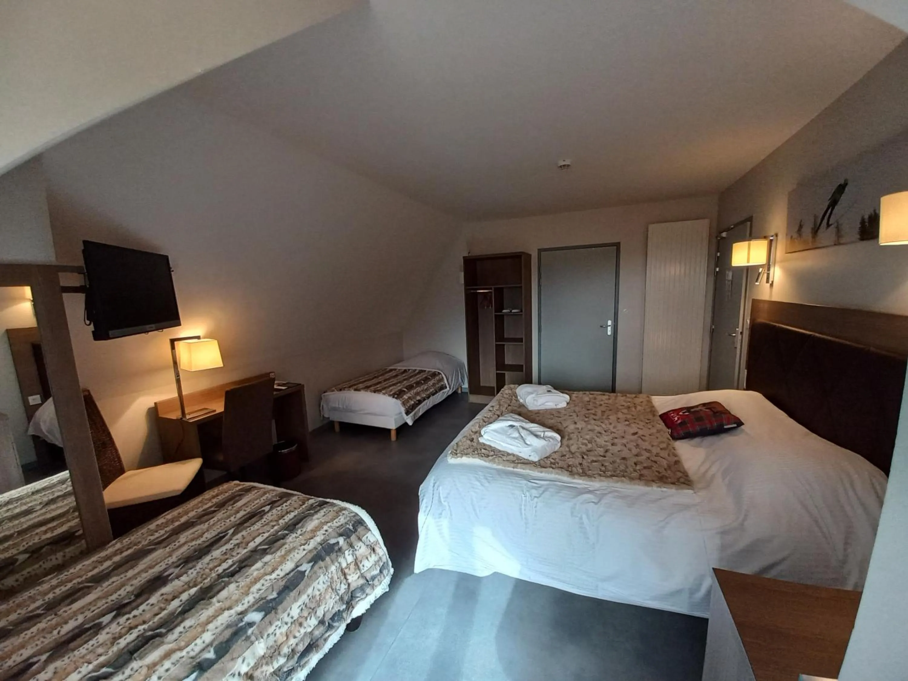 Bed in SARL DU PARC Hôtel Les Tremplins