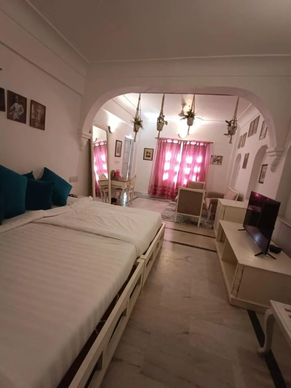 Bed in Chirmi palace