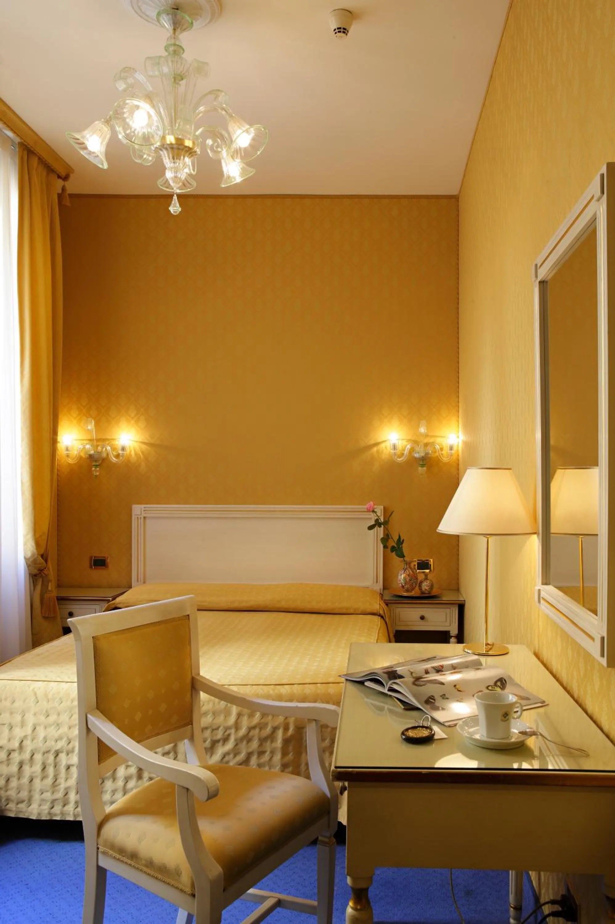 Bed in Hotel Ca' D'Oro - WENICE Deep Culture