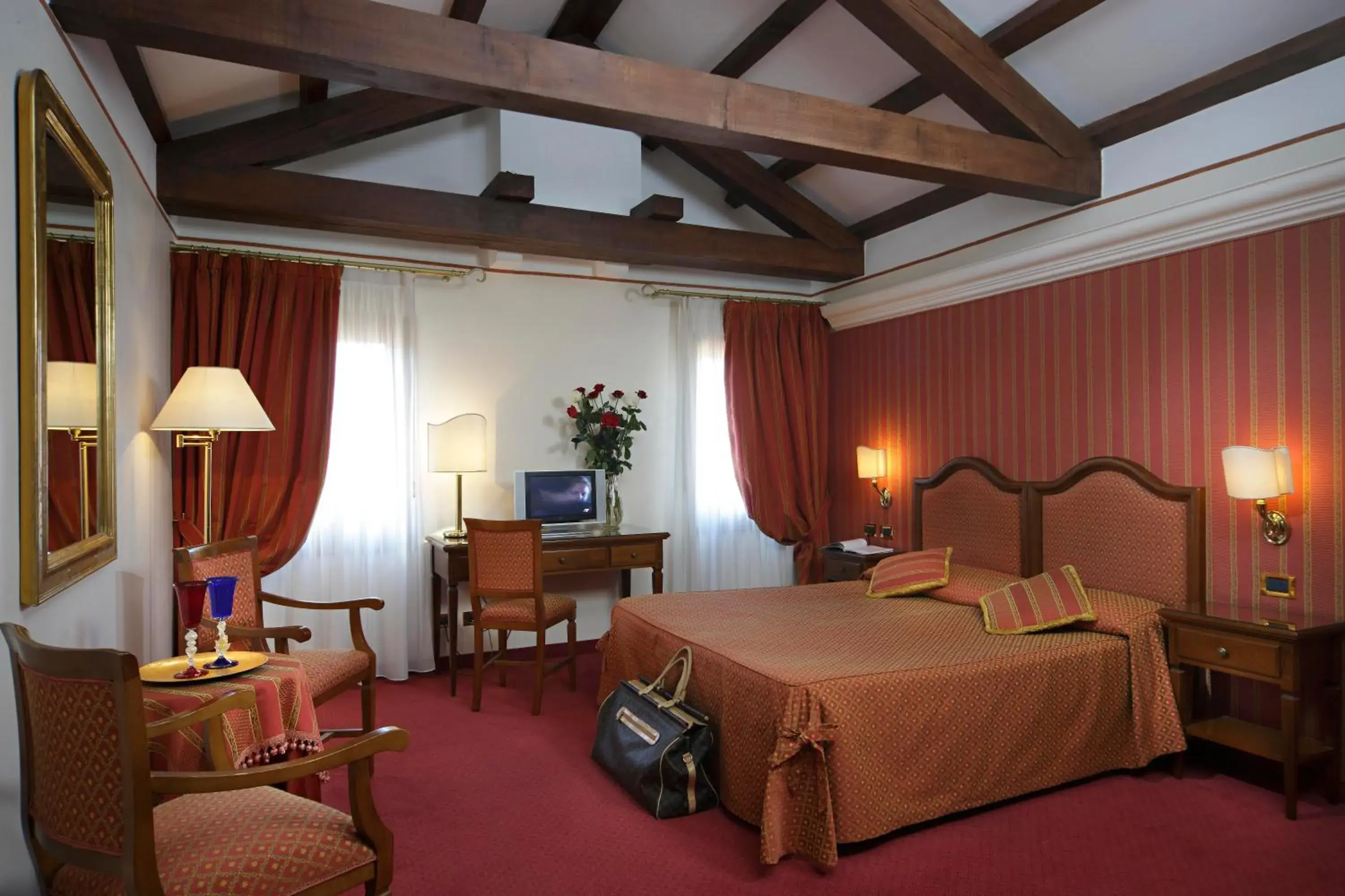 Junior Suite in Hotel Ca' D'Oro - WENICE Deep Culture Junior Suite in Hotel Ca' D'Oro - WENICE Deep Culture