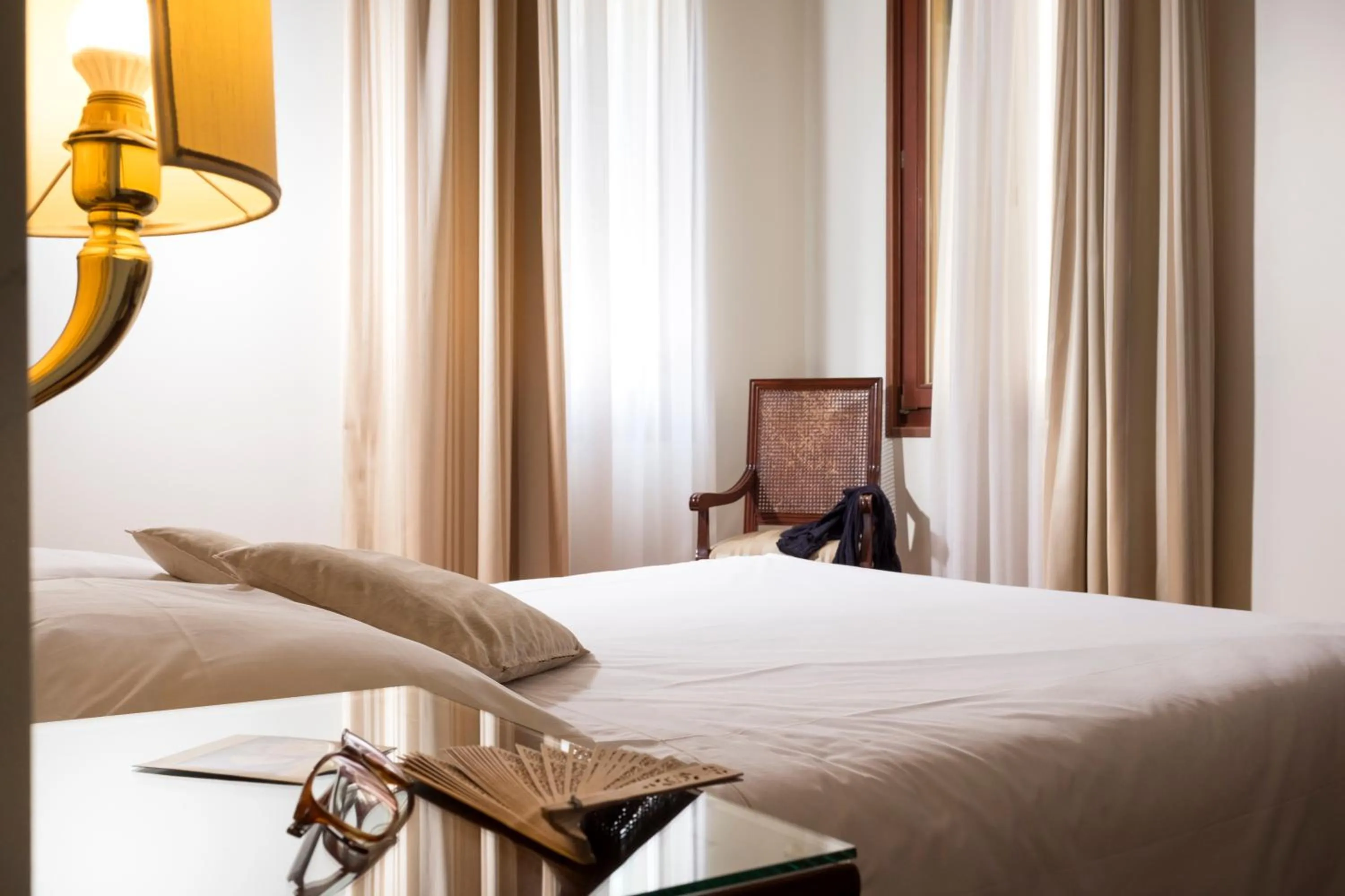 Photo of the whole room, Bed in Hotel Ca' D'Oro - WENICE Deep Culture