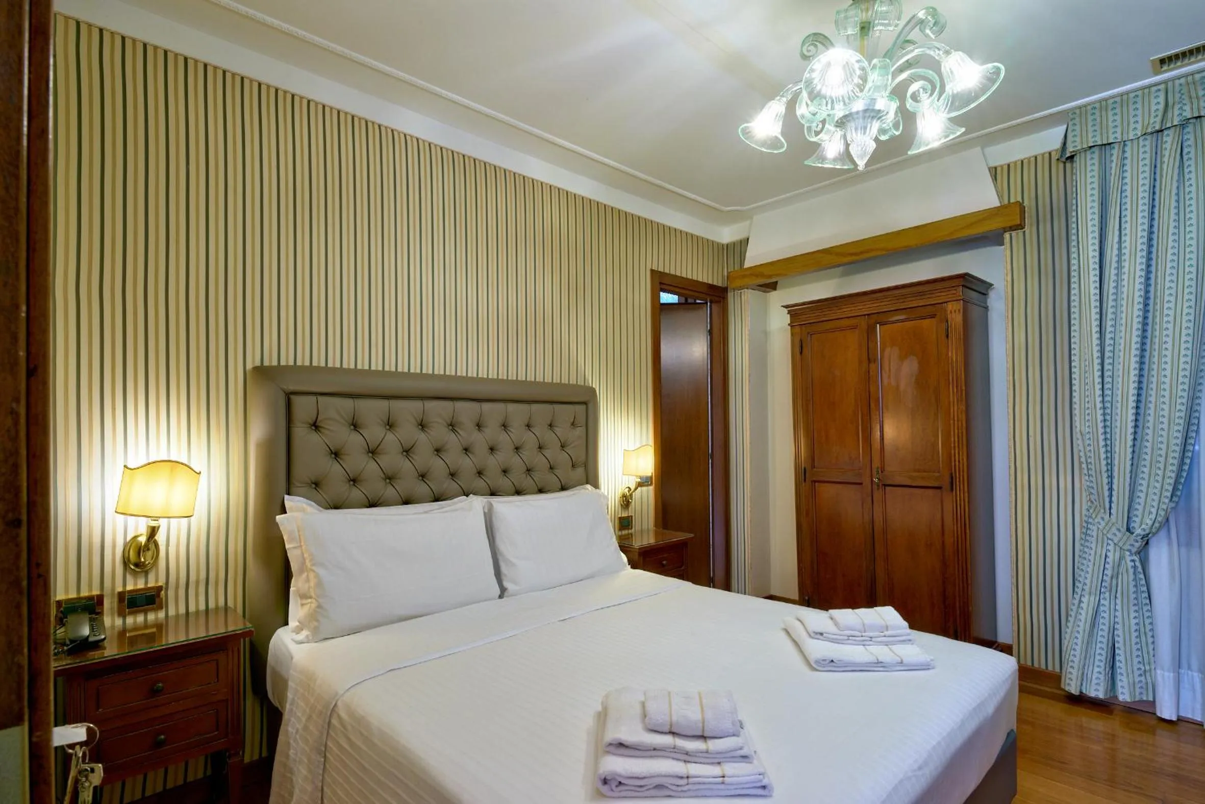 Bedroom, Bed in Hotel Ca' D'Oro - WENICE Deep Culture