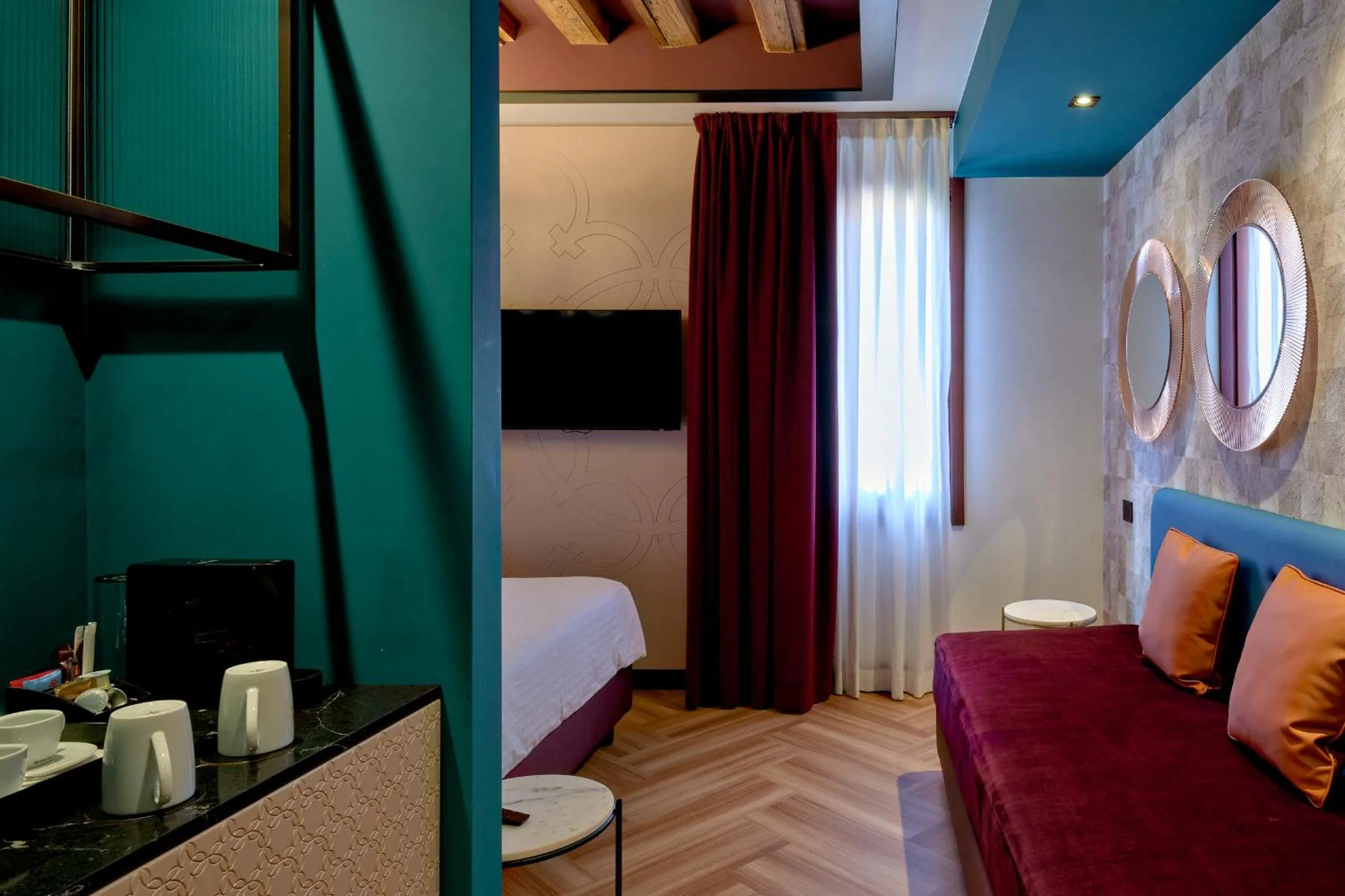 Photo of the whole room, Bed in Hotel Ca' D'Oro - WENICE Deep Culture