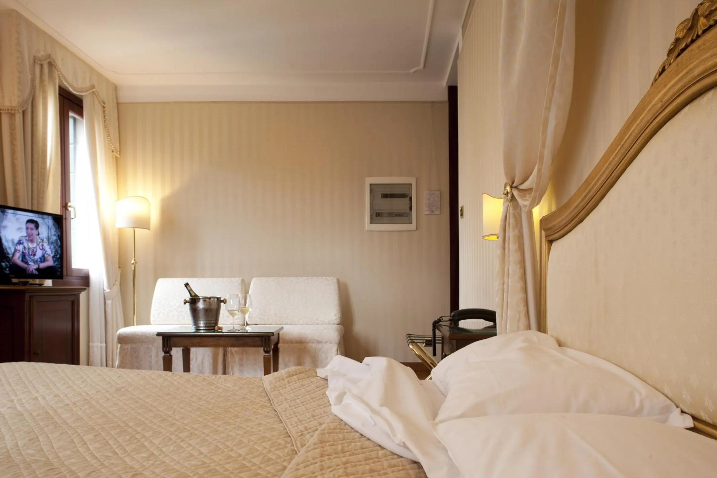 Photo of the whole room, Bed in Hotel Ca' D'Oro - WENICE Deep Culture