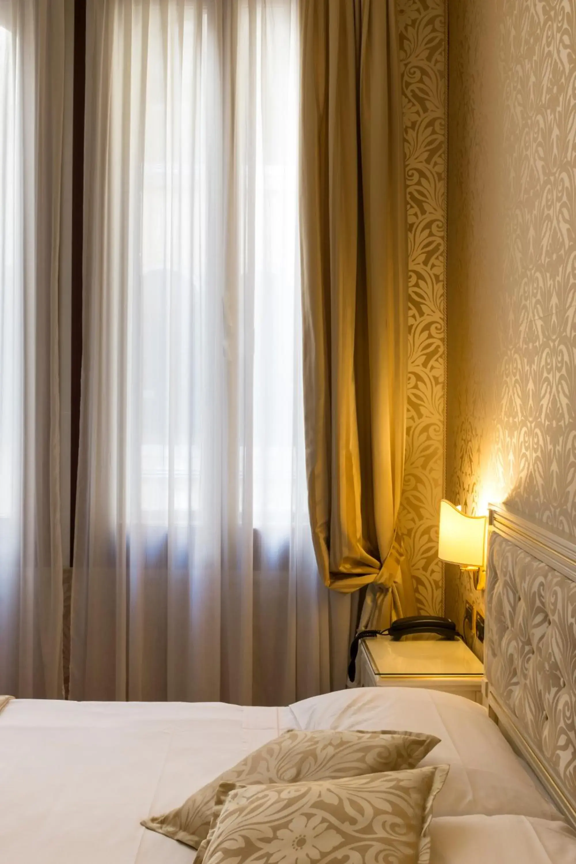 Deluxe Double Room in Hotel Ca' D'Oro - WENICE Deep Culture Deluxe Double Room in Hotel Ca' D'Oro - WENICE Deep Culture