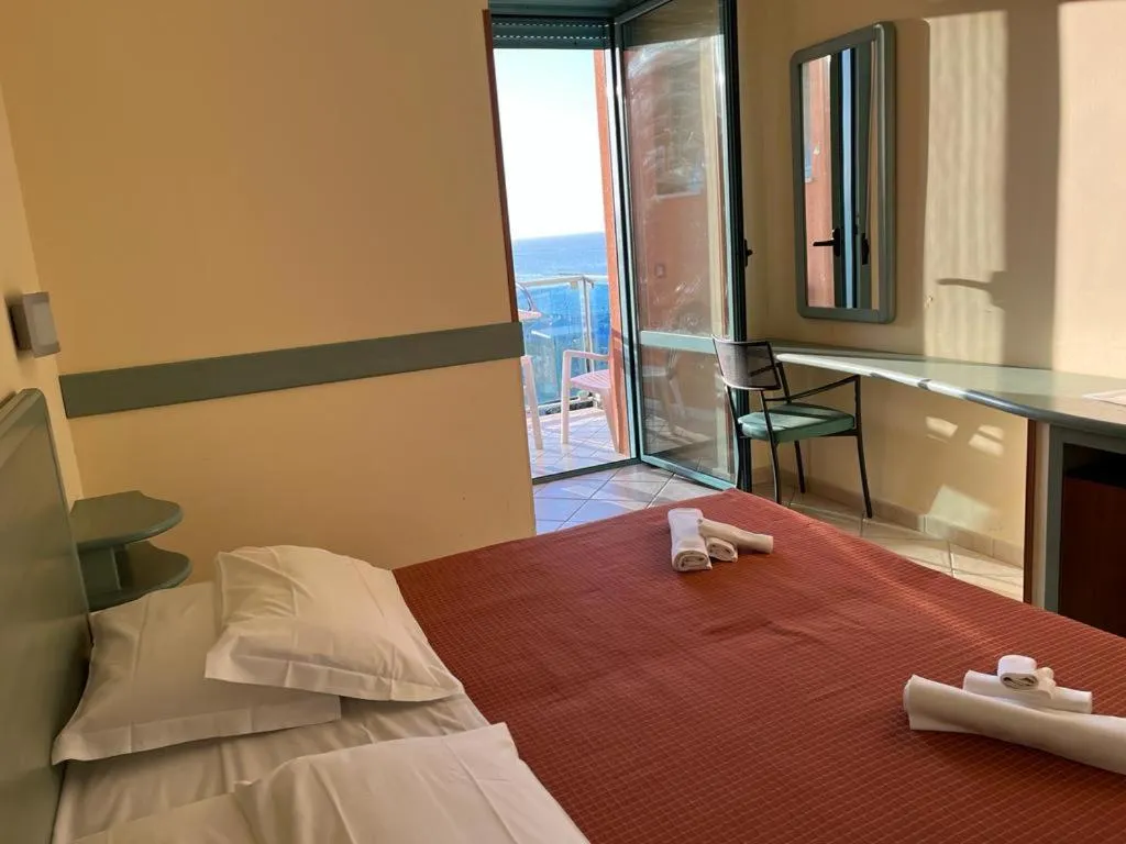 Bed in Abbazia Club Hotel Marotta