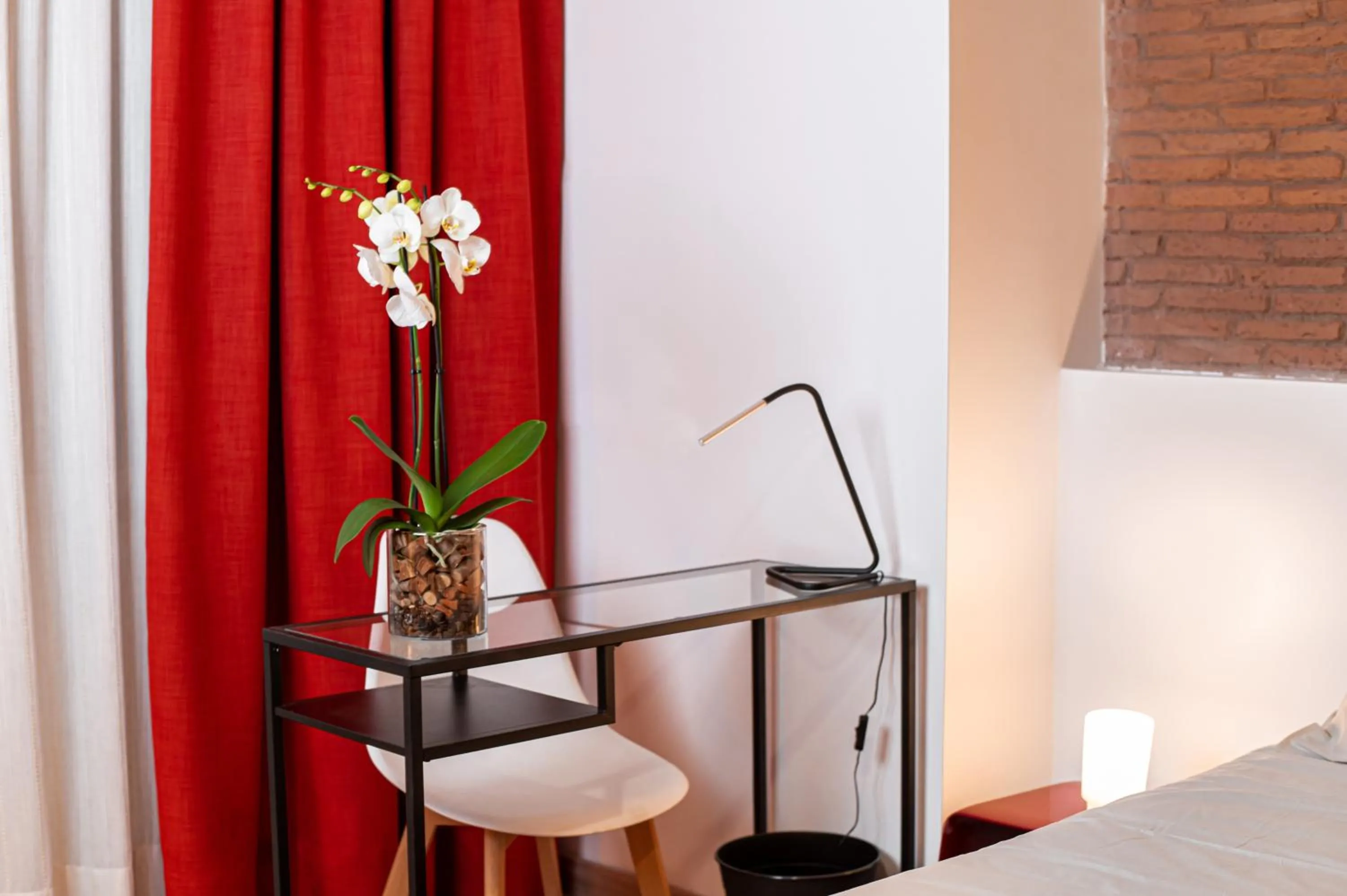 hair dresser, Bed in Neocore