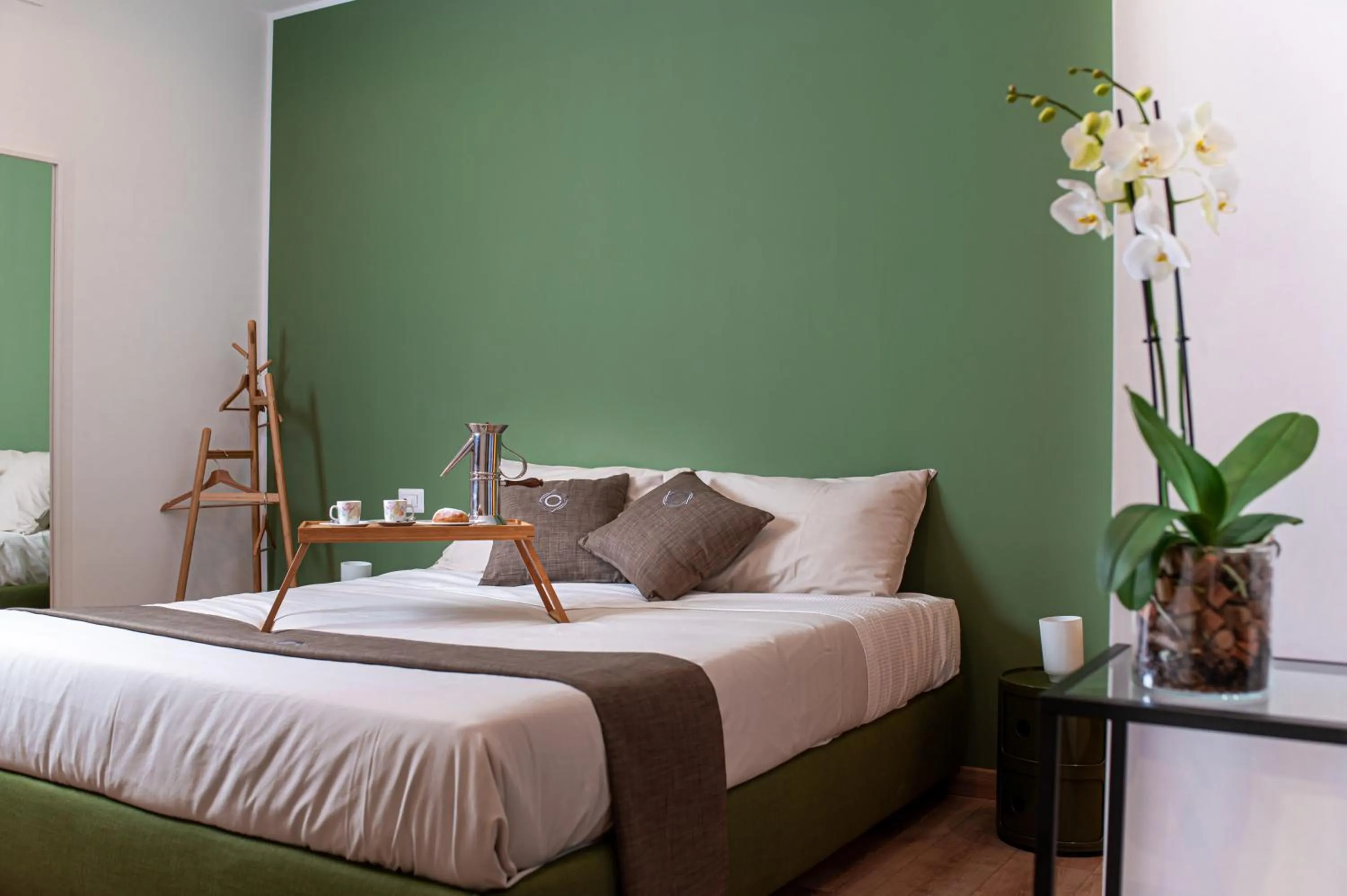 Photo of the whole room, Bed in Neocore