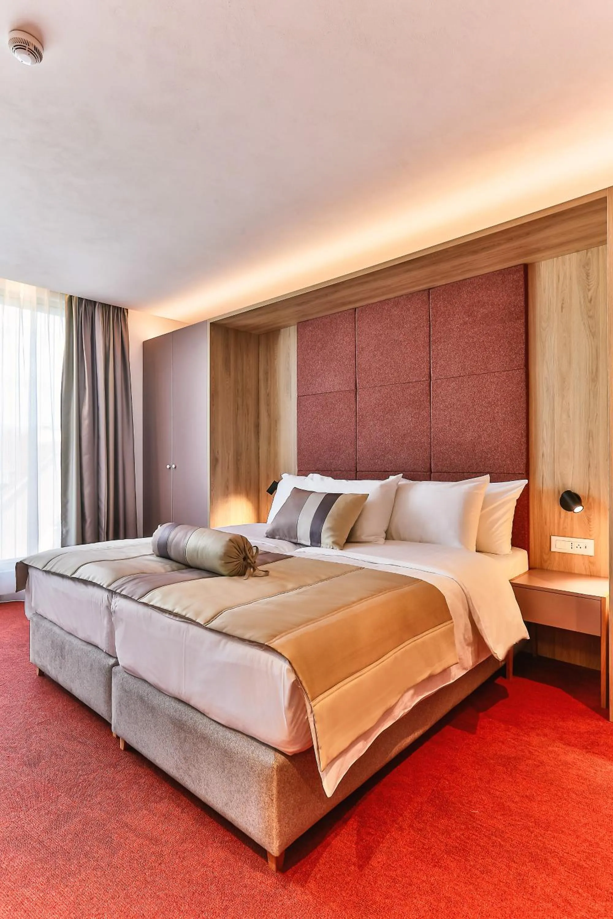 Bed in Carine Hotel Centar