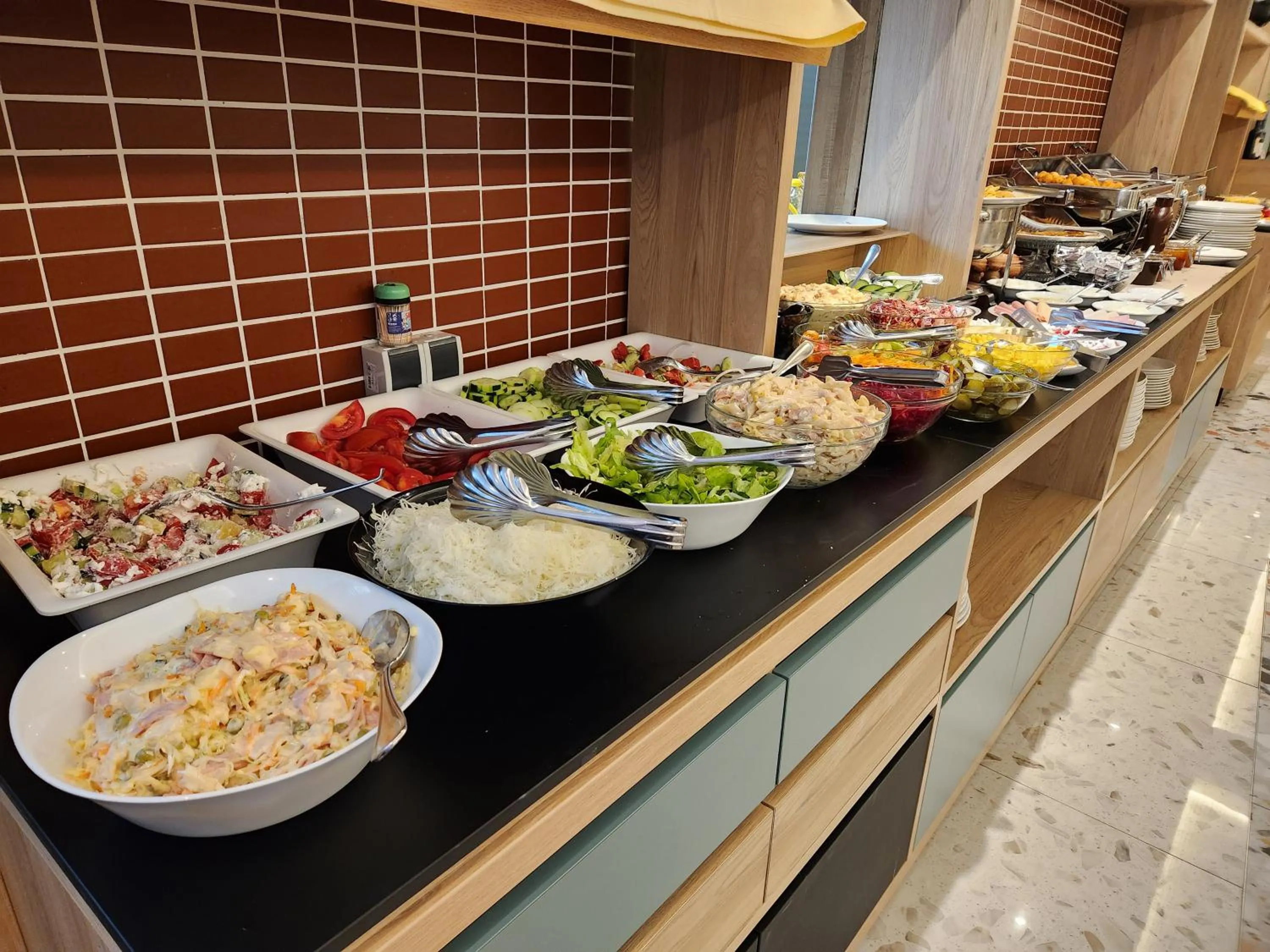 Breakfast in Carine Hotel Centar