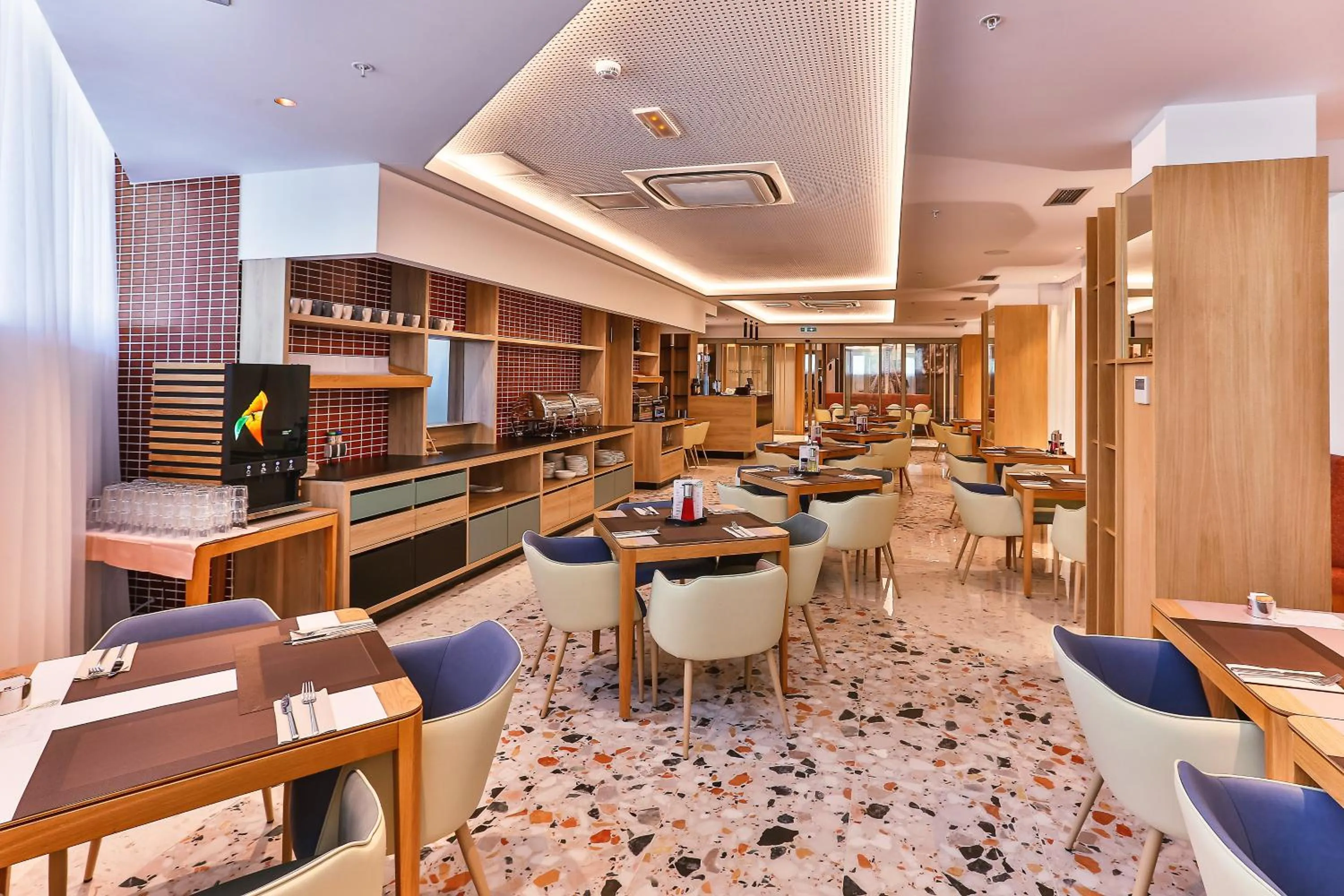 Restaurant/places to eat in Carine Hotel Centar