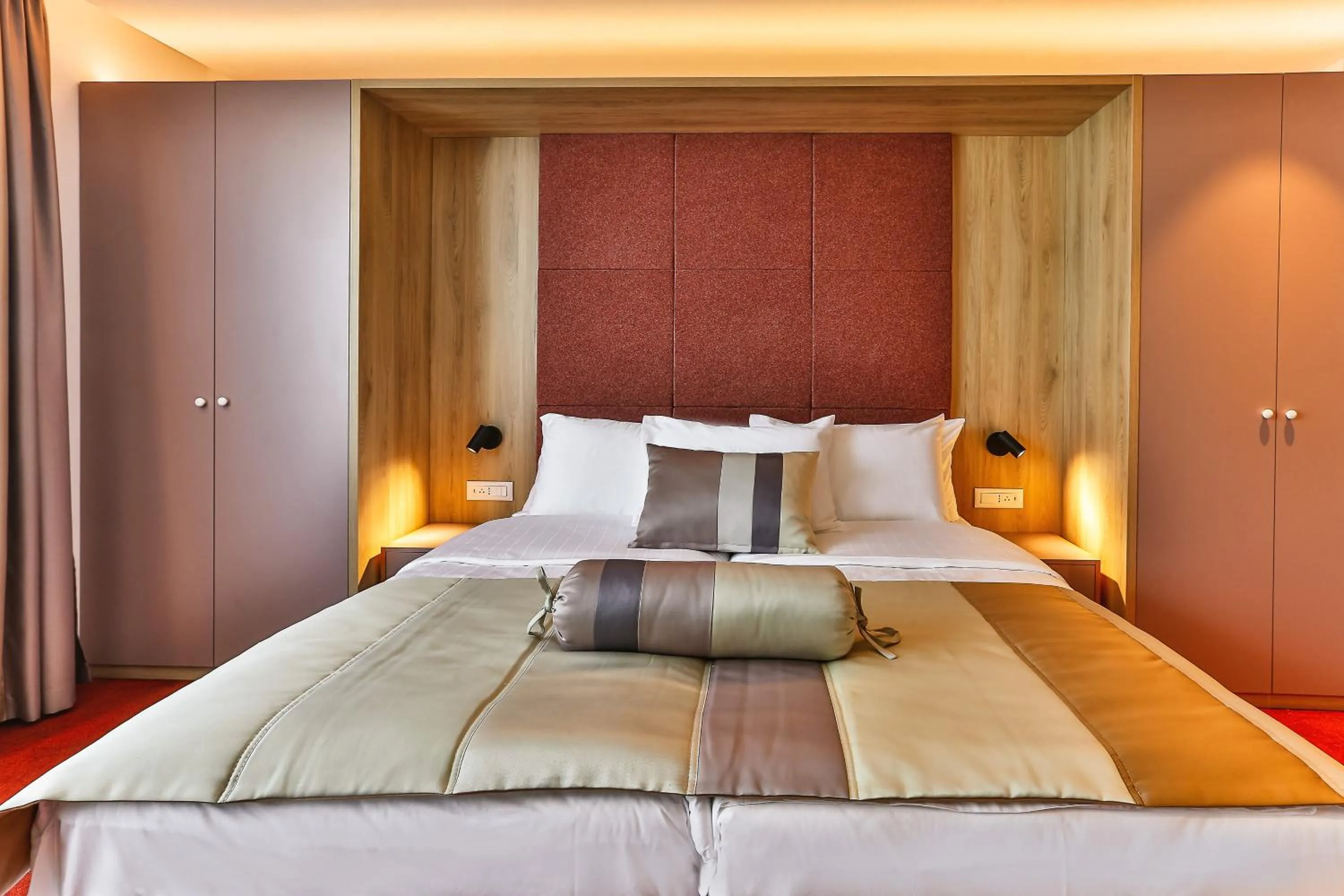 Bed in Carine Hotel Centar