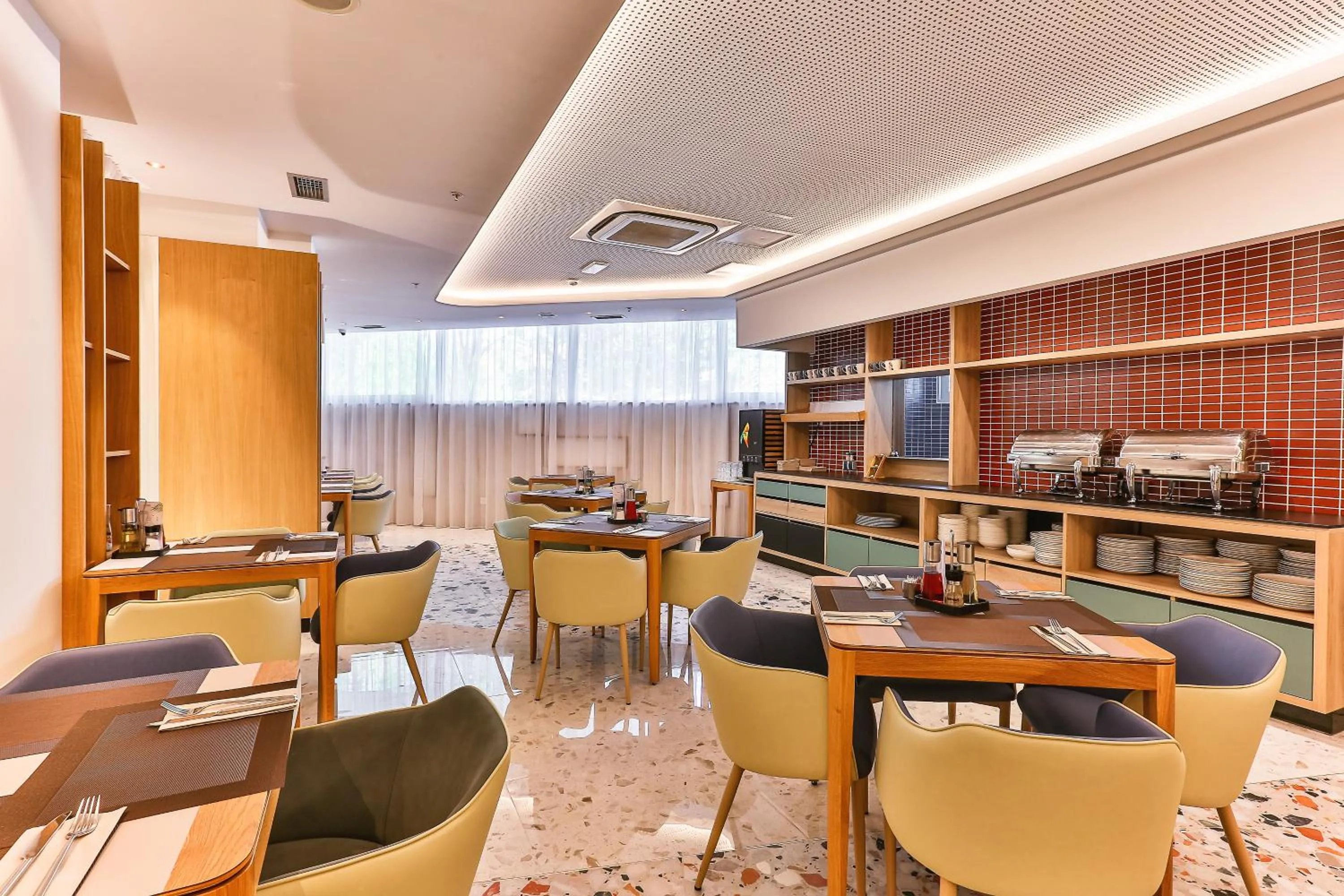 Restaurant/places to eat in Carine Hotel Centar