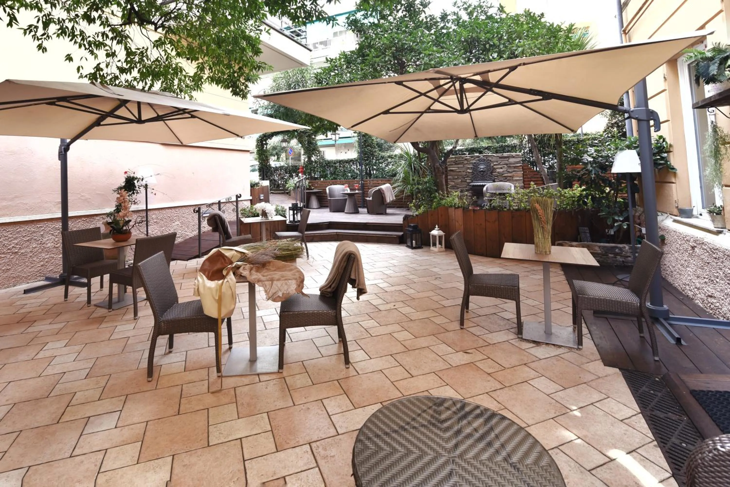 Patio in Hotel Jolanda