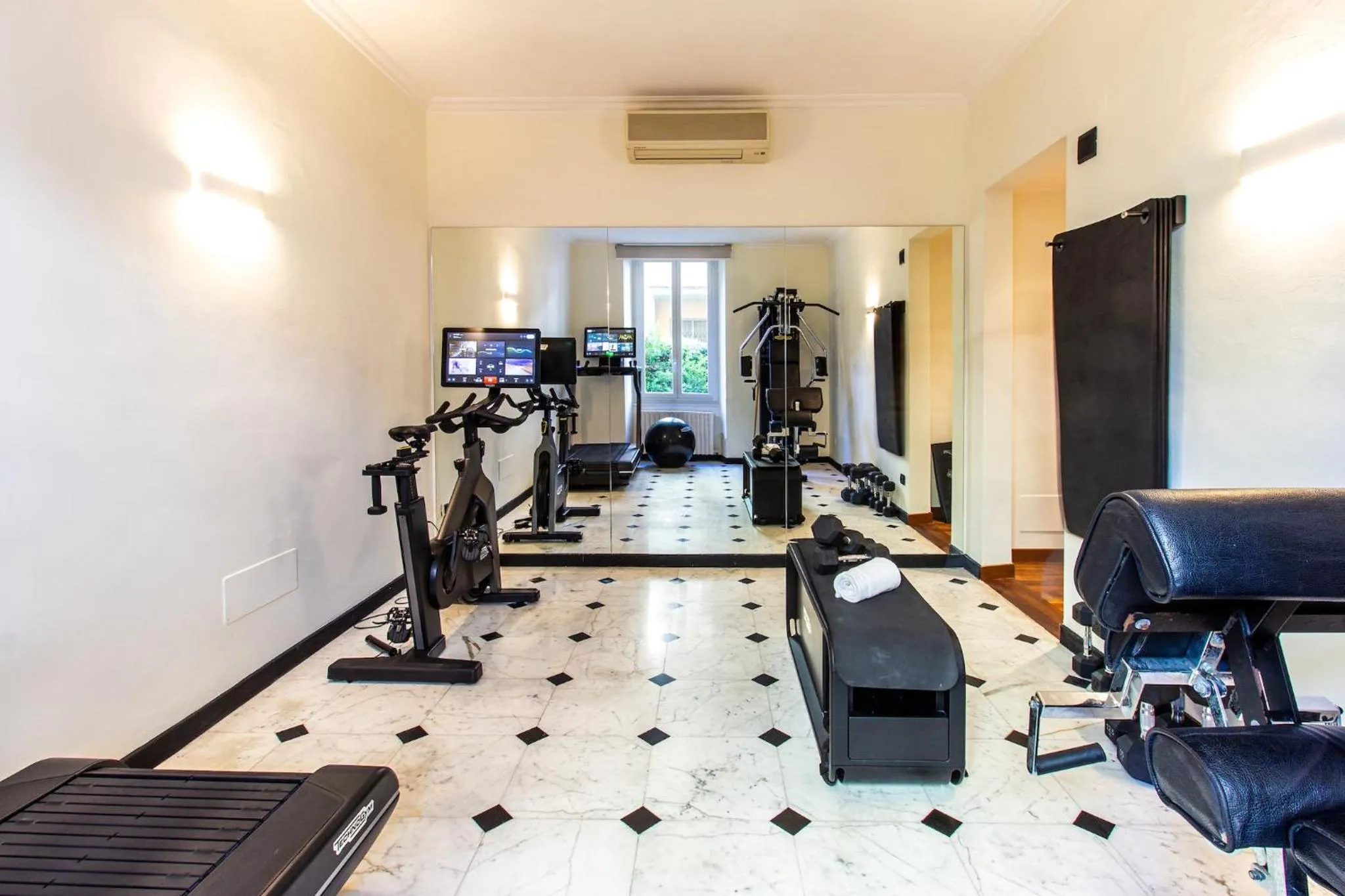 Fitness centre/facilities in Hotel Jolanda