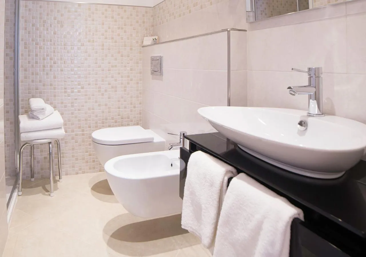 Bathroom in Hotel Jolanda