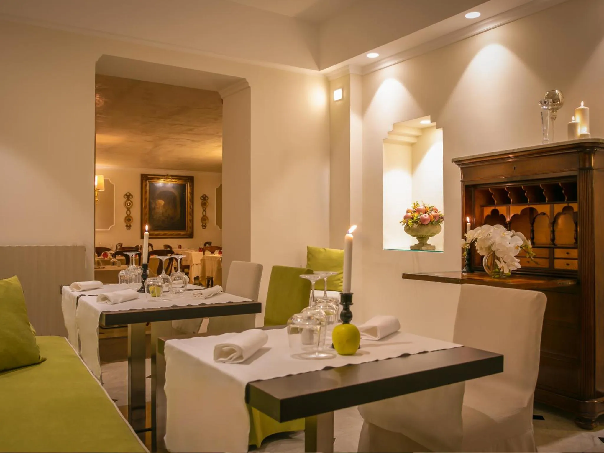 Restaurant/places to eat in Hotel Jolanda