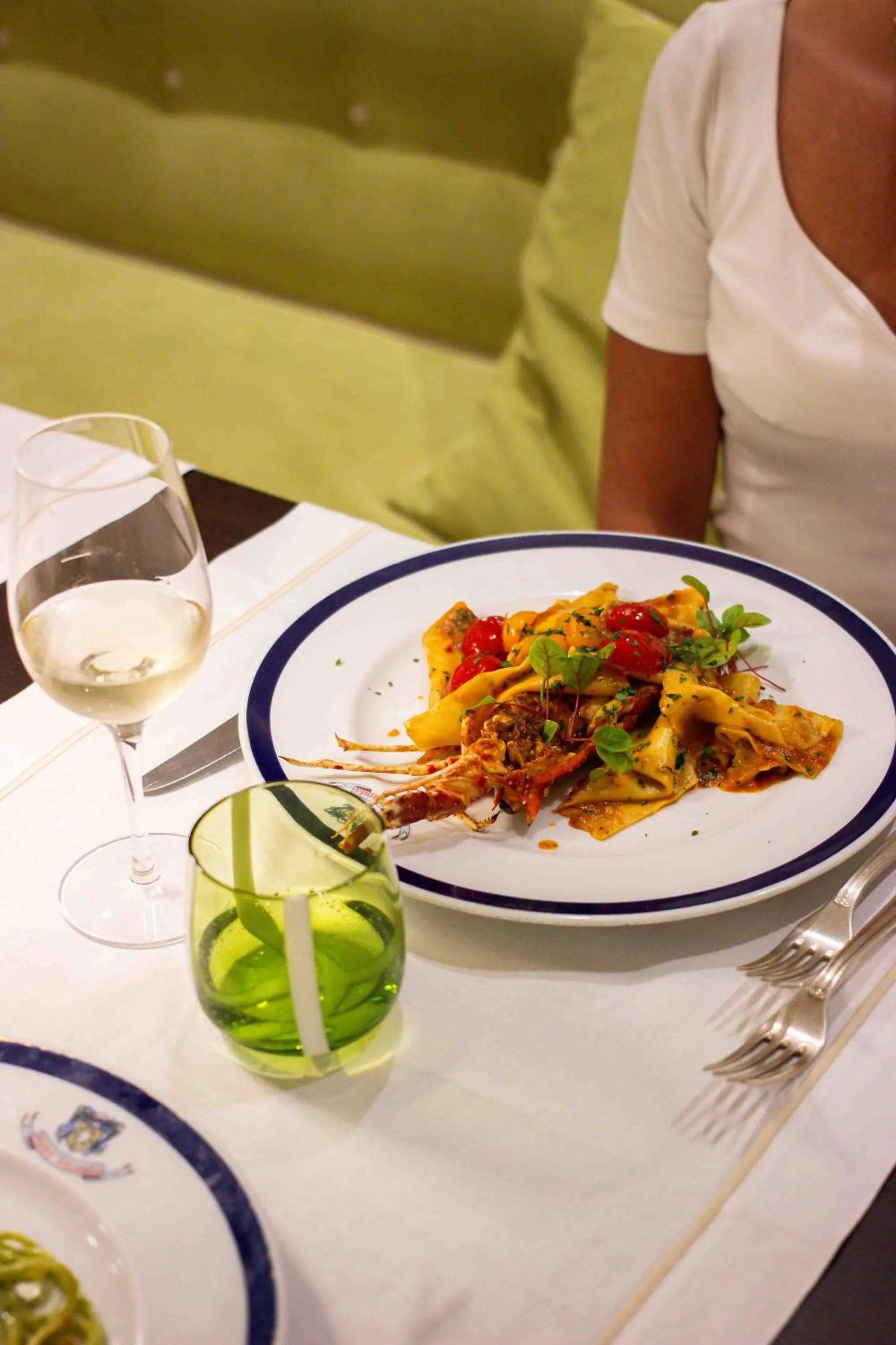 Restaurant/places to eat in Hotel Jolanda