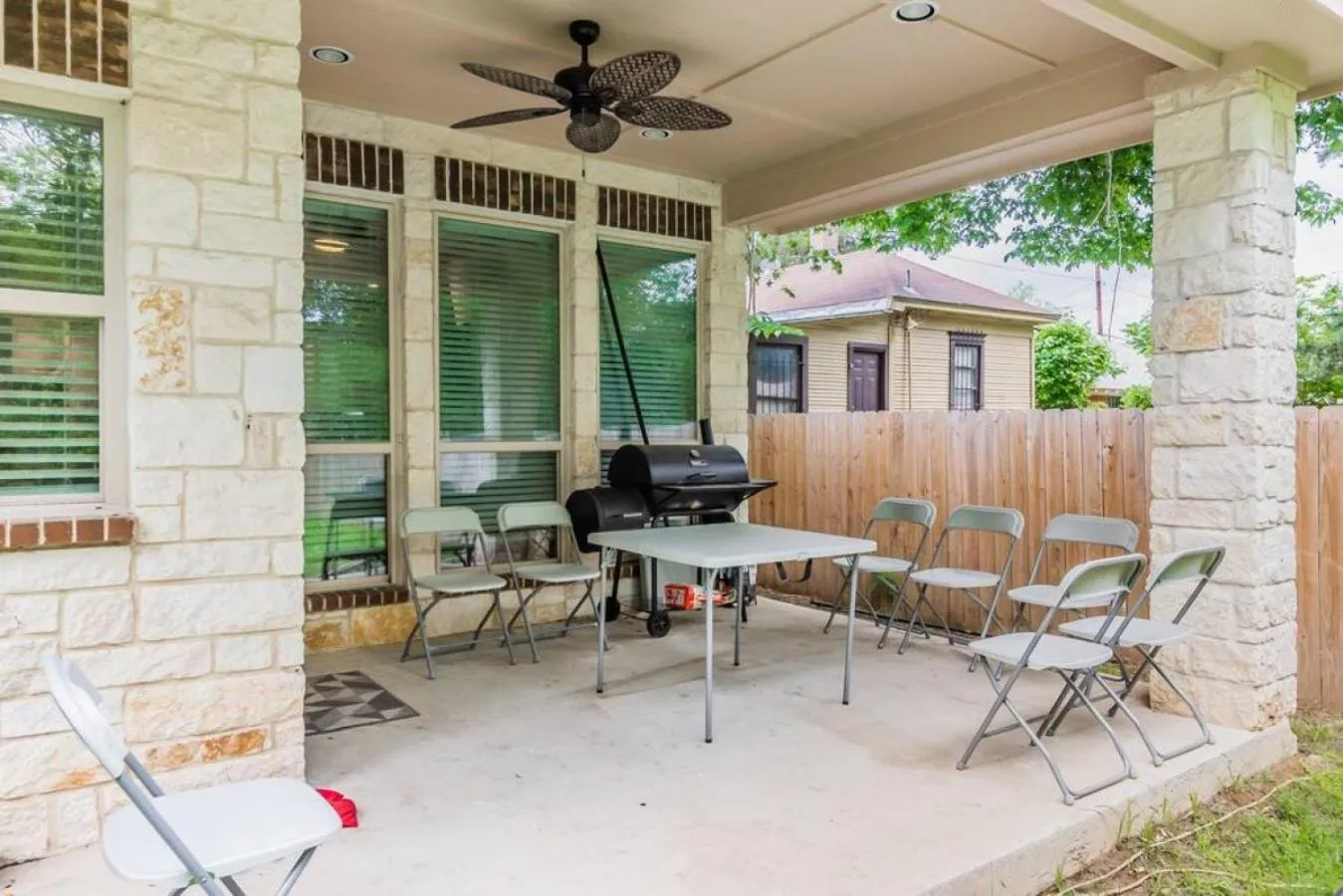 BBQ facilities in Gorgeous Downtown 4 Bedroom