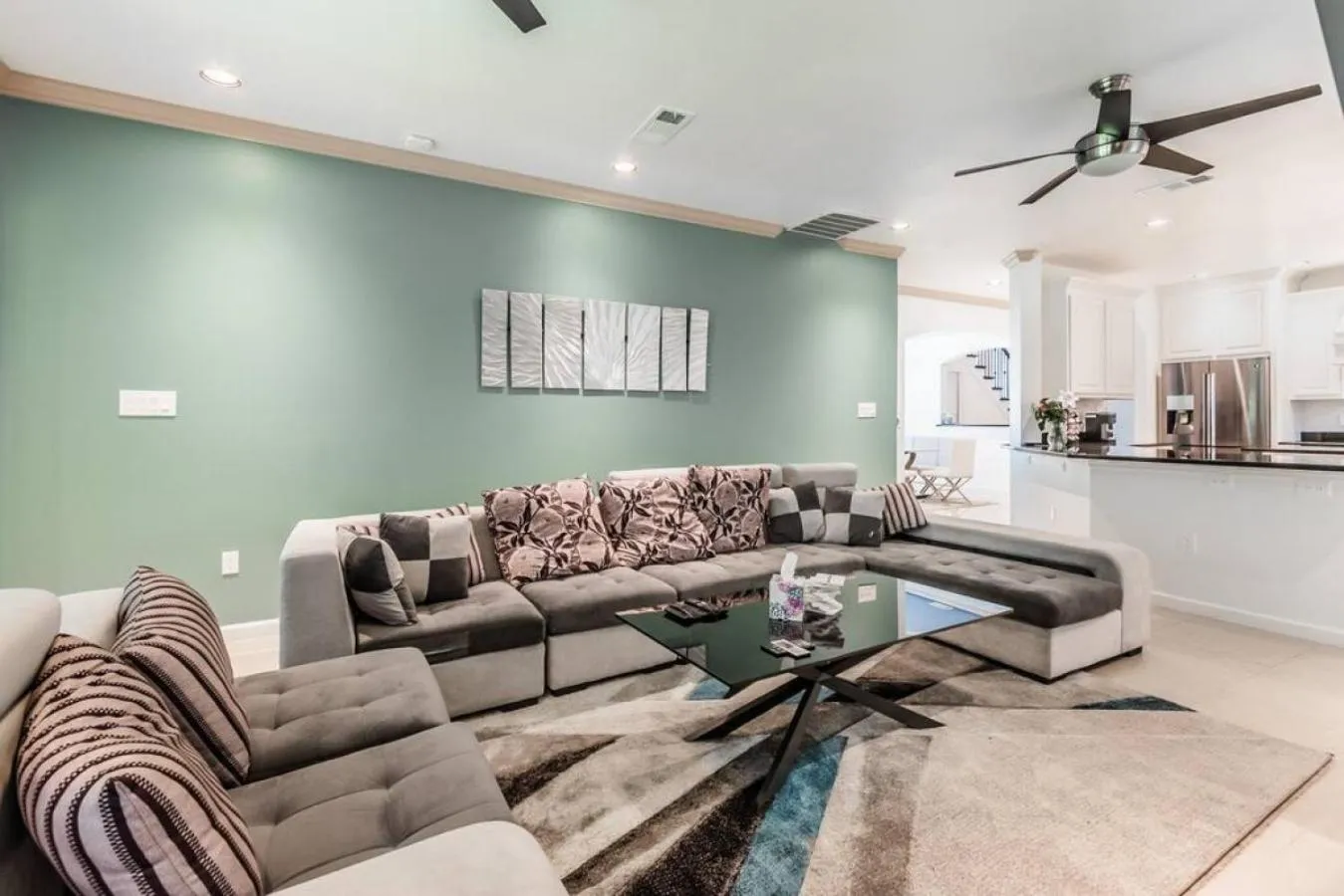 Living room in Gorgeous Downtown 4 Bedroom