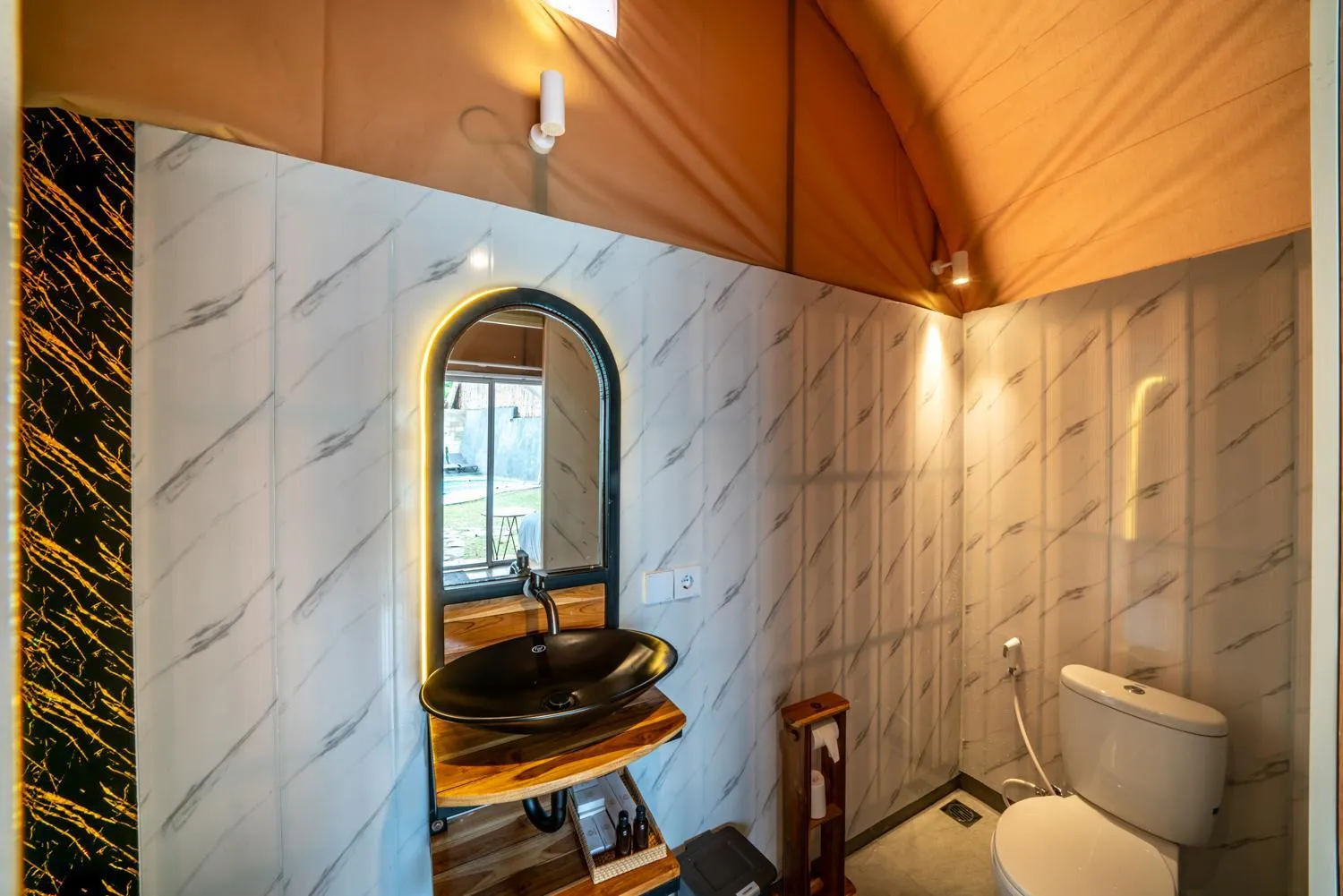 Bathroom in The Dewi Kintamani Luxury Glamping and Natural Hotspring
