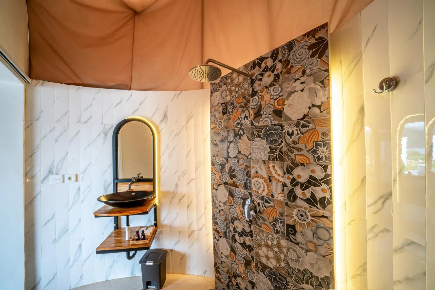 Bathroom in The Dewi Kintamani Luxury Glamping and Natural Hotspring