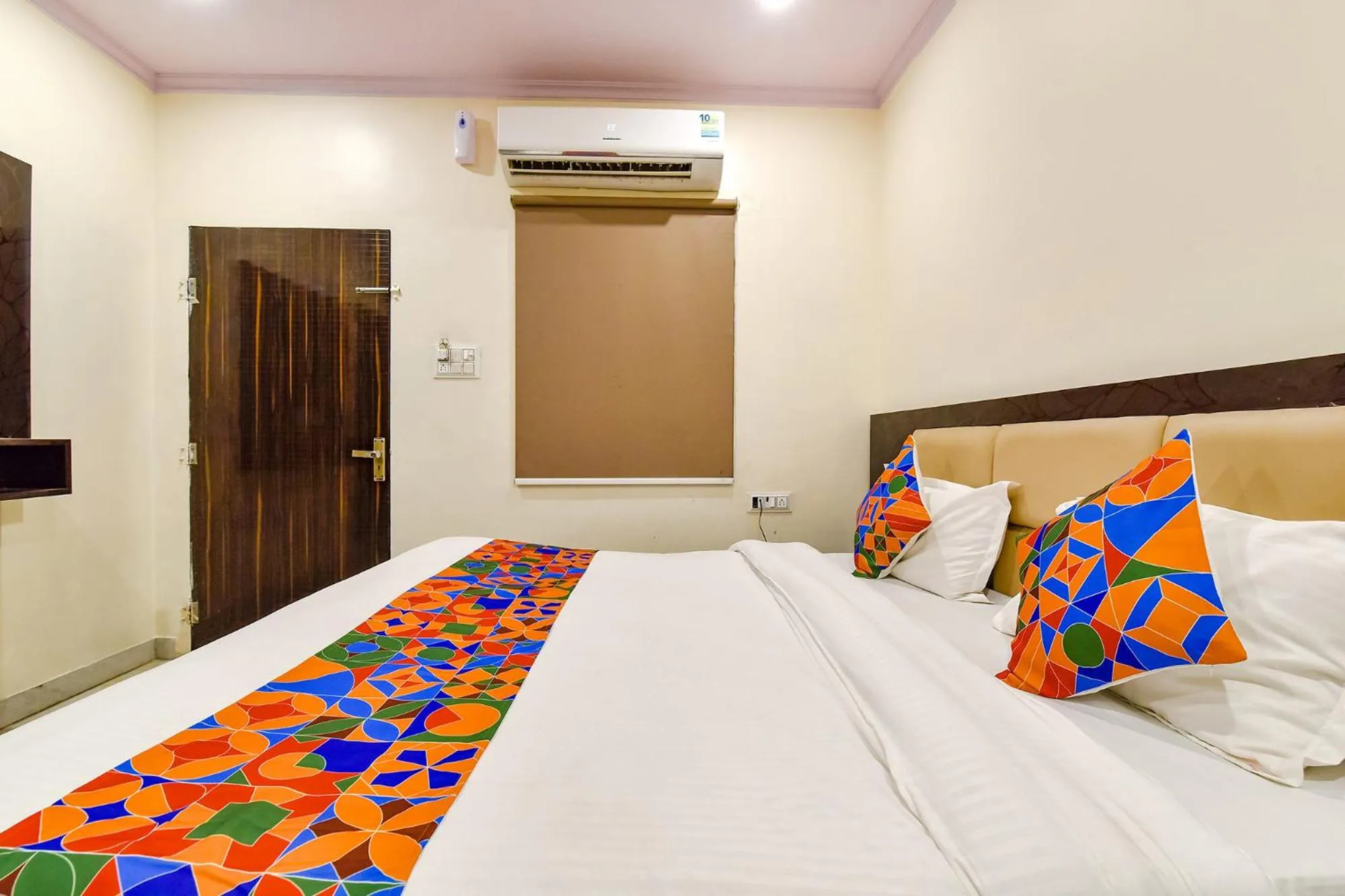 Bed in FabHotel Golden Leaf