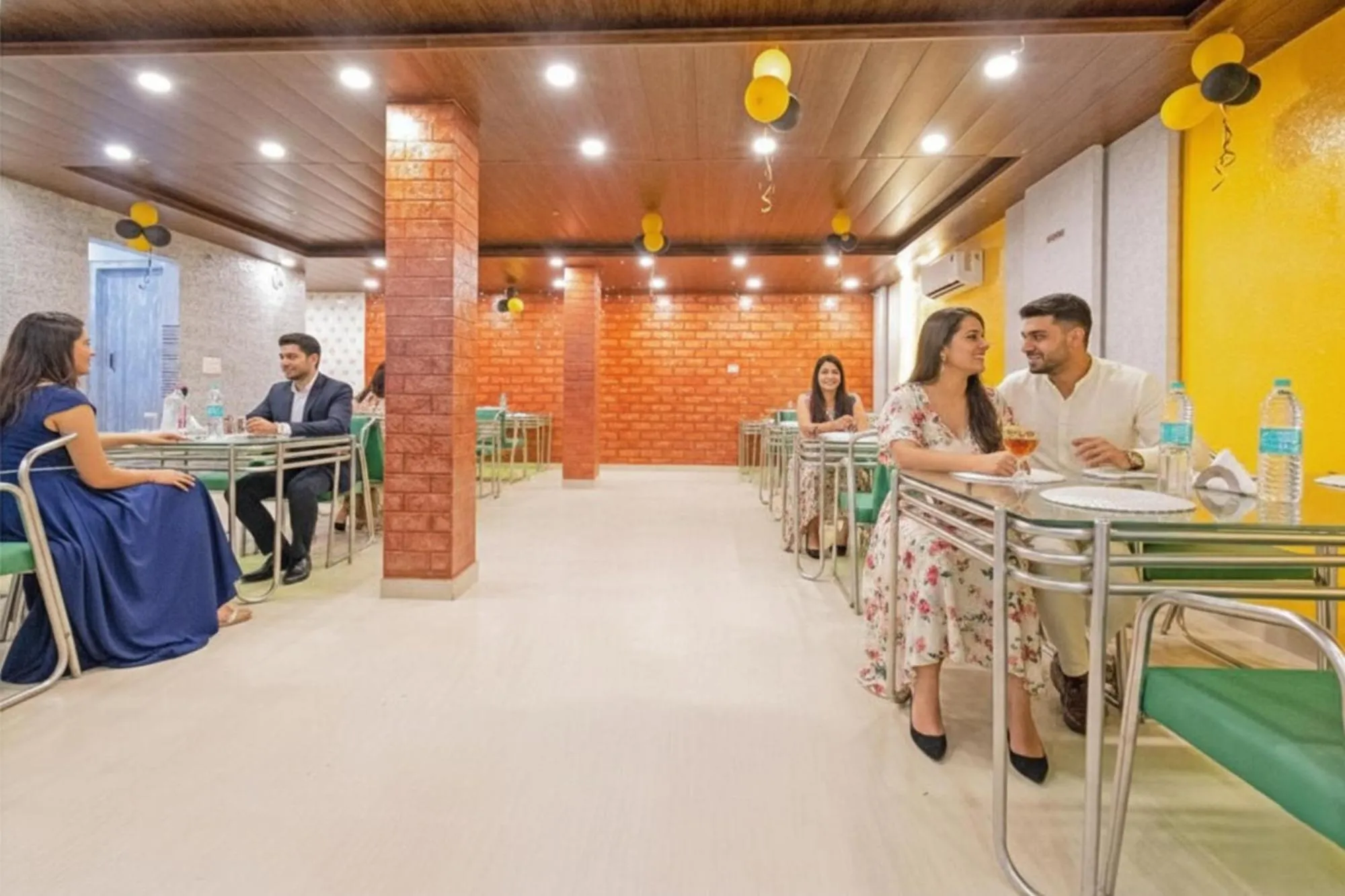 Restaurant/places to eat in FabHotel Golden Leaf