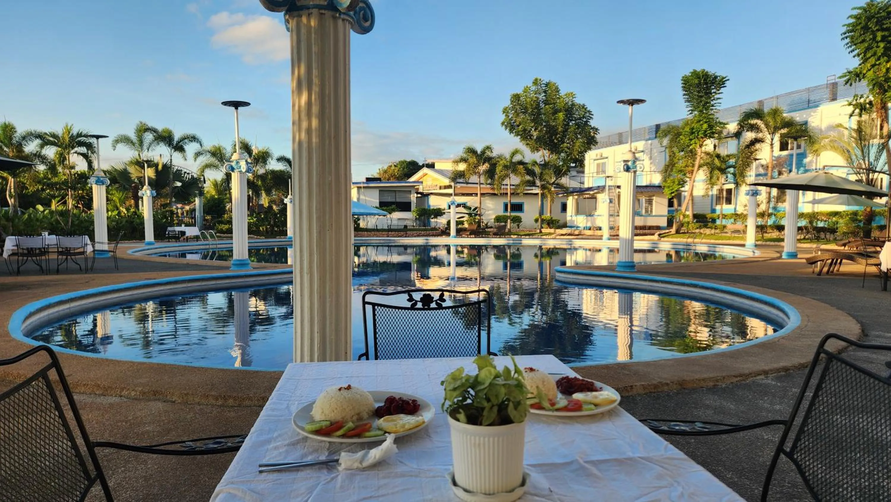 Swimming pool in Csm Clark Hotel