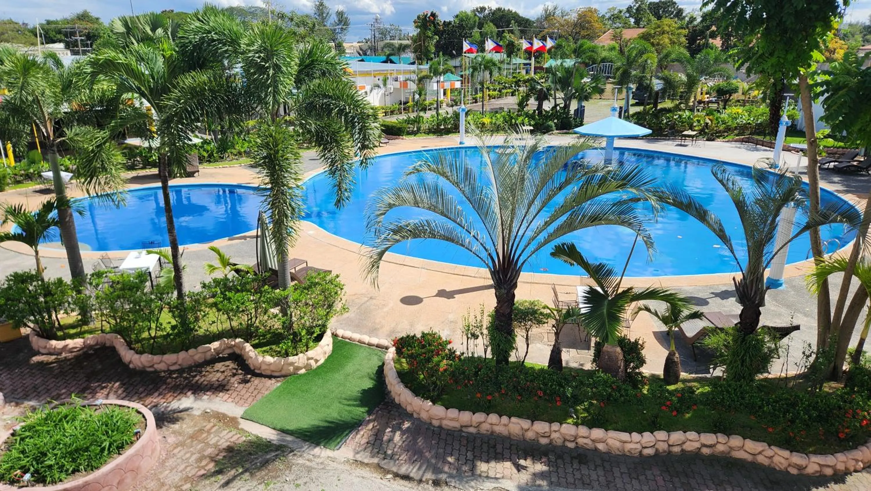 Swimming pool in Csm Clark Hotel