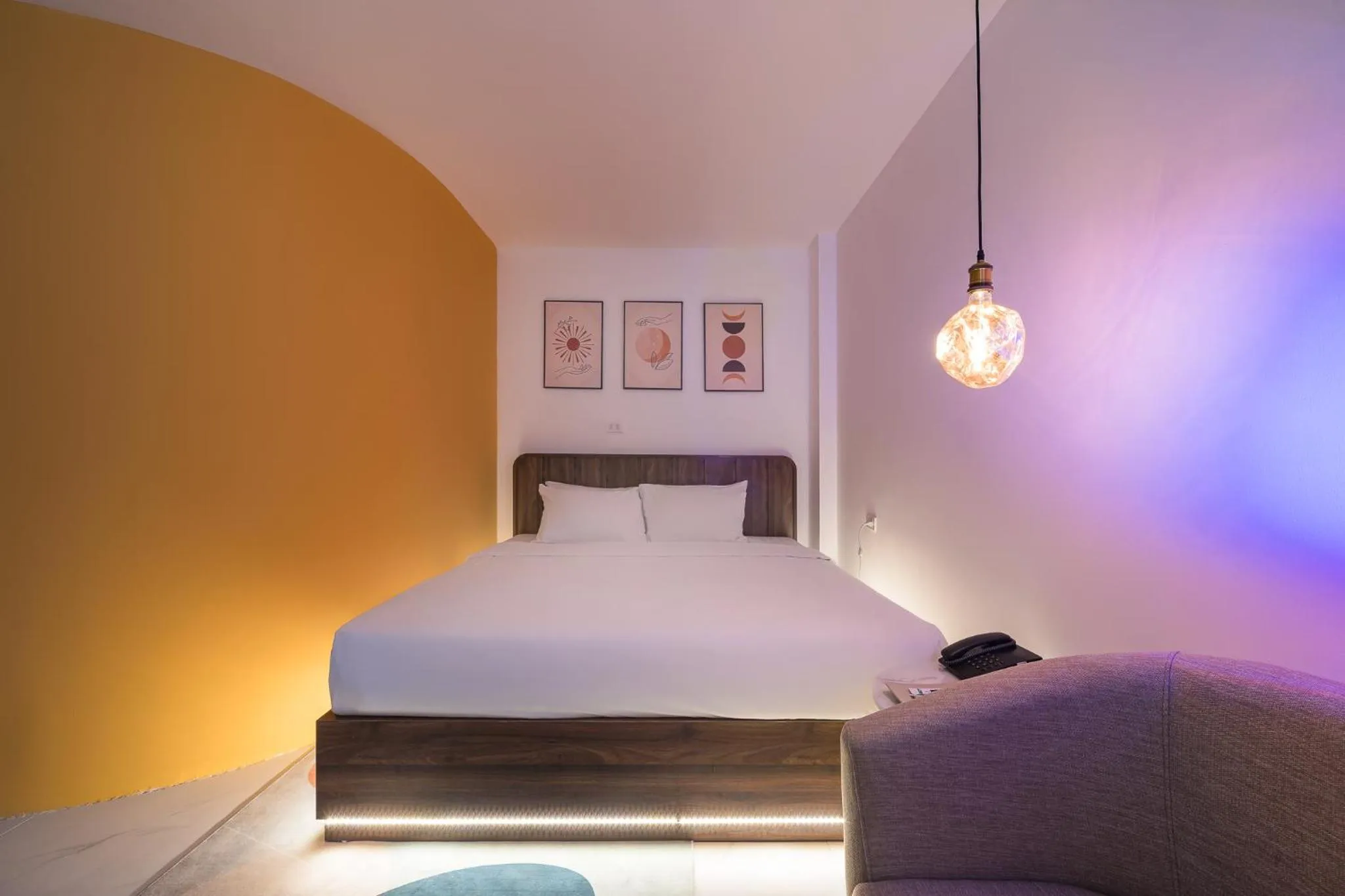 C o r o n a Hanoi House