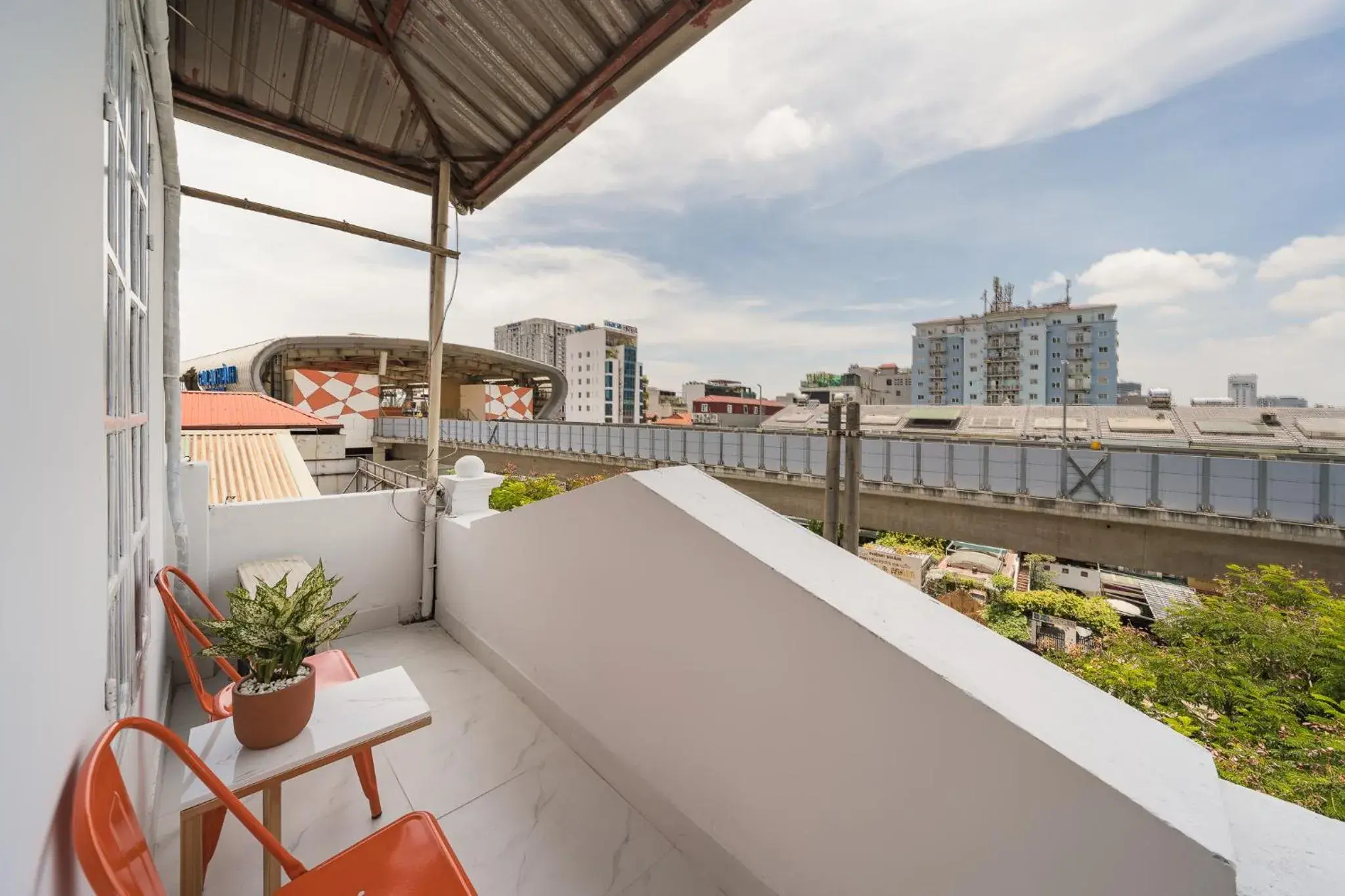 Studio with Balcony in C o r o n a Hanoi House Studio with Balcony in C o r o n a Hanoi House