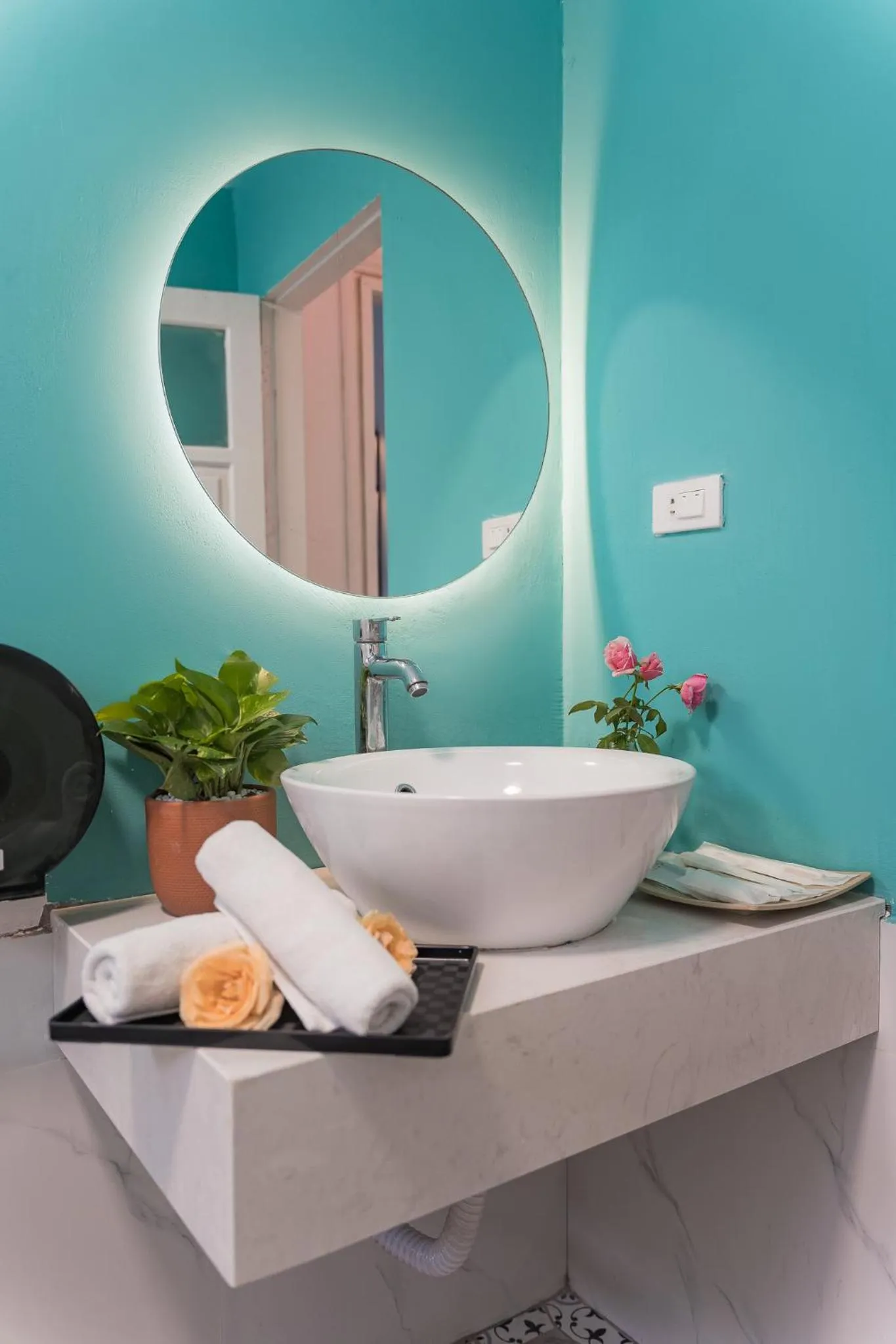 C o r o n a Hanoi House