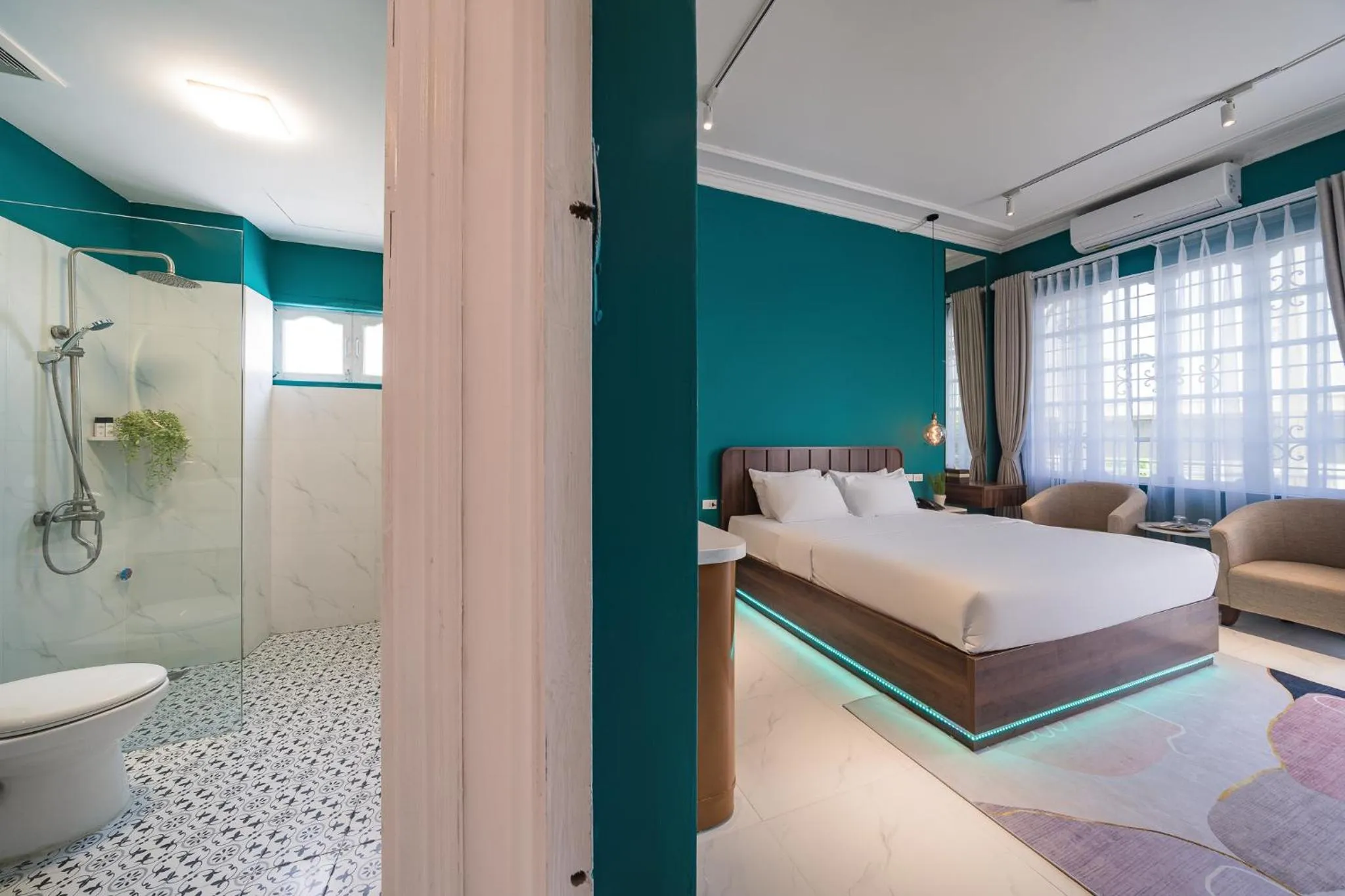 C o r o n a Hanoi House