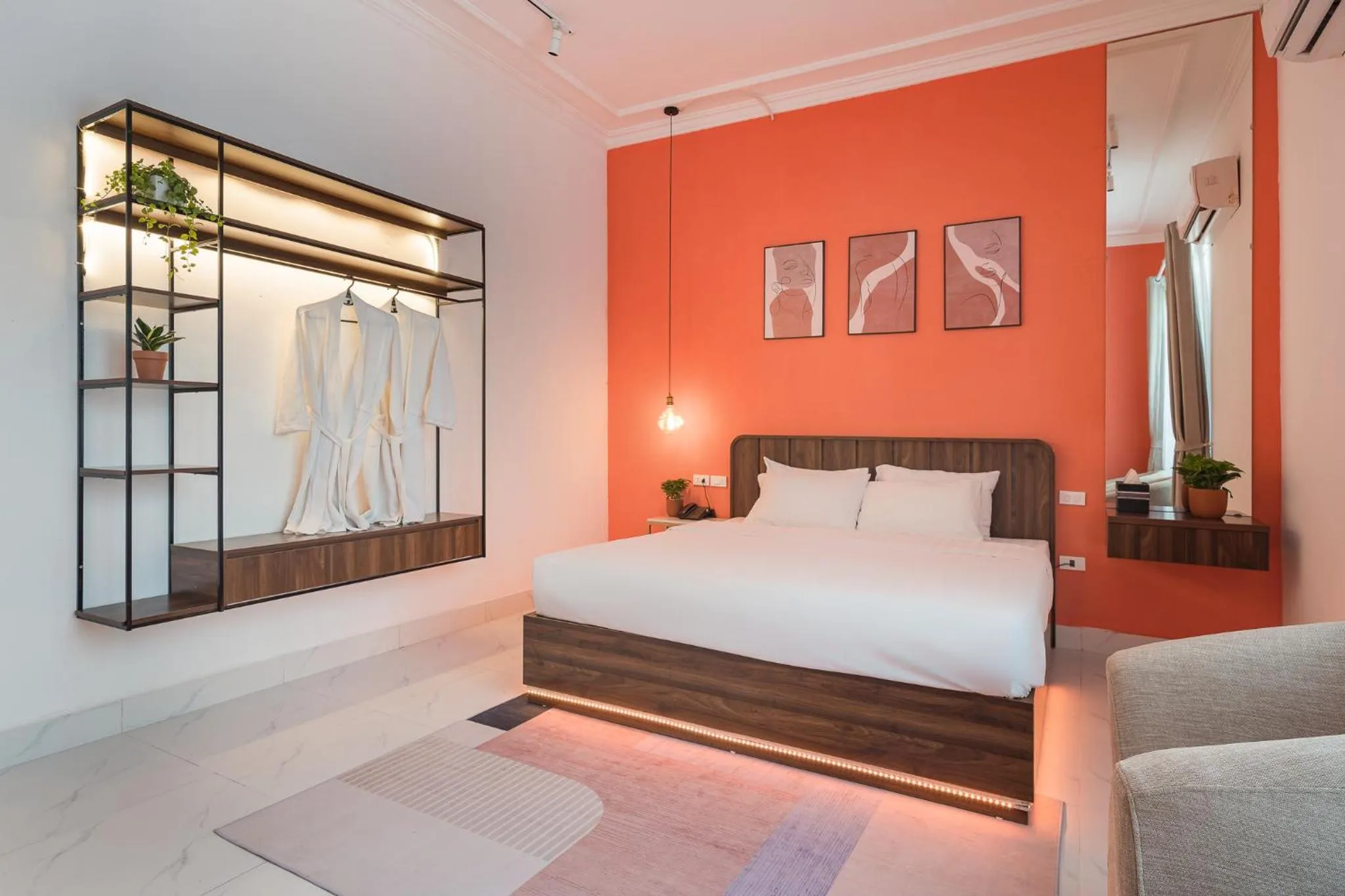 C o r o n a Hanoi House