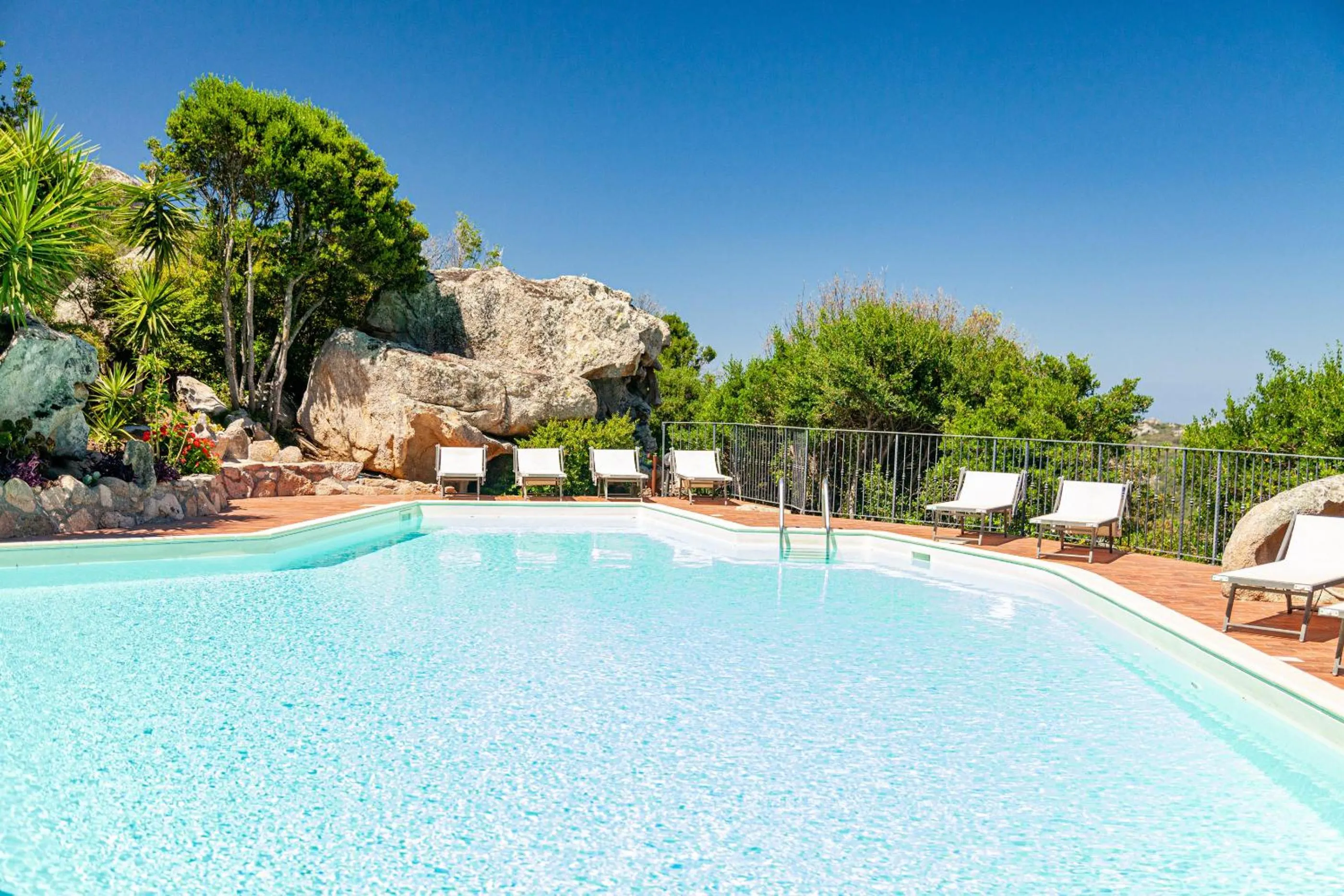 Swimming pool in Hotel San Trano