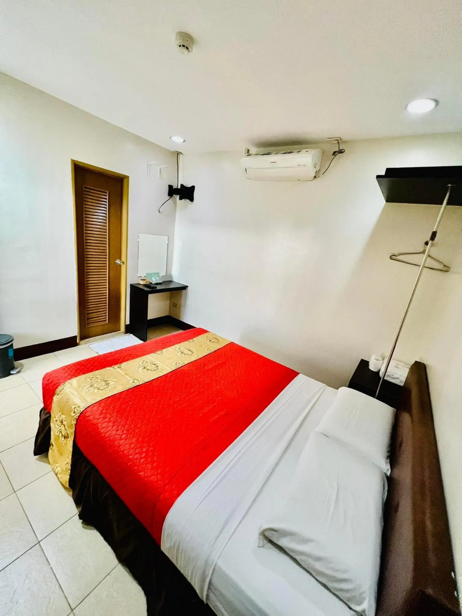 Photo of the whole room, Bed in Park Avenue Residence Inn and Suites