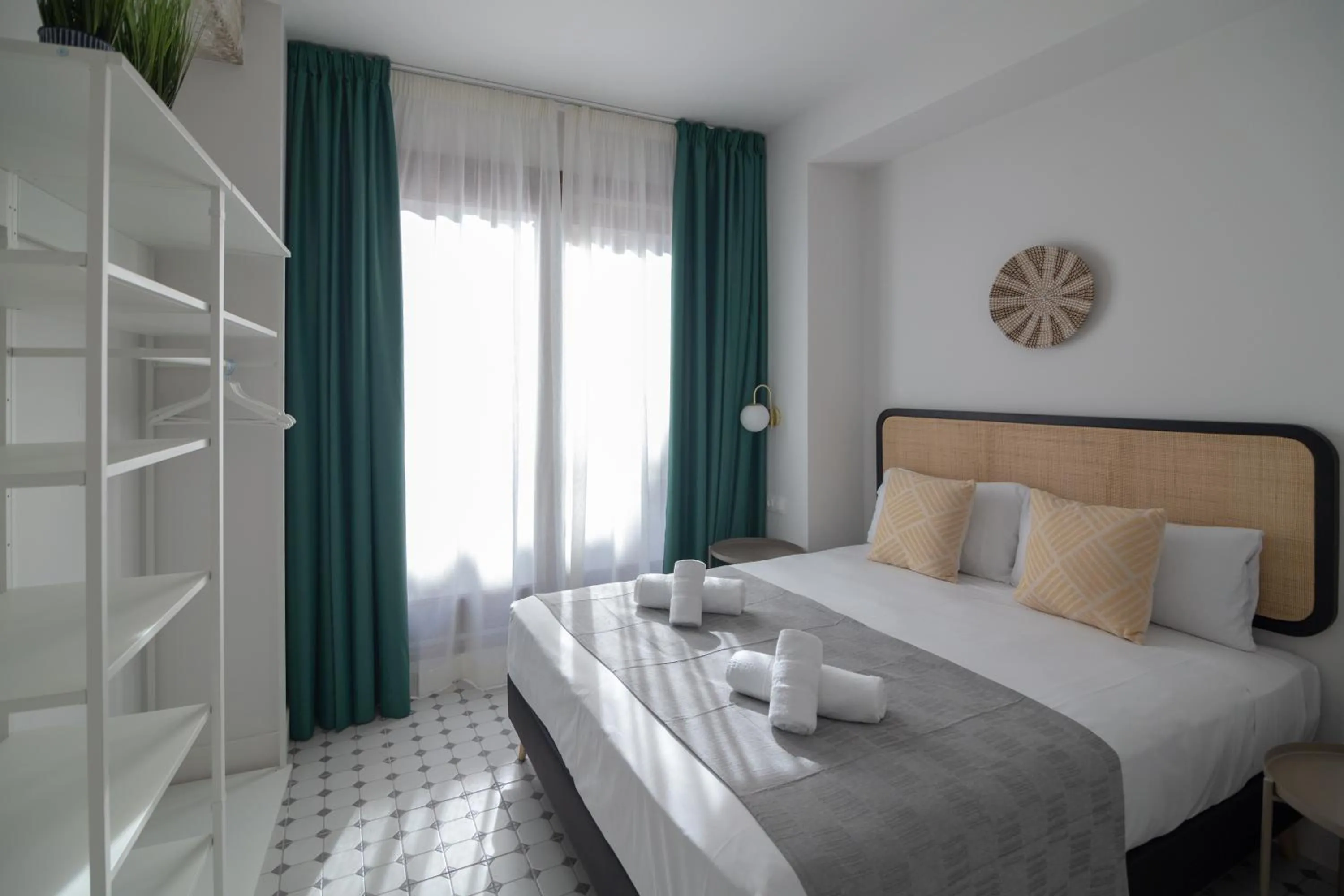 Bedroom, Bed in Apartamentos Teatro by Be Alicante