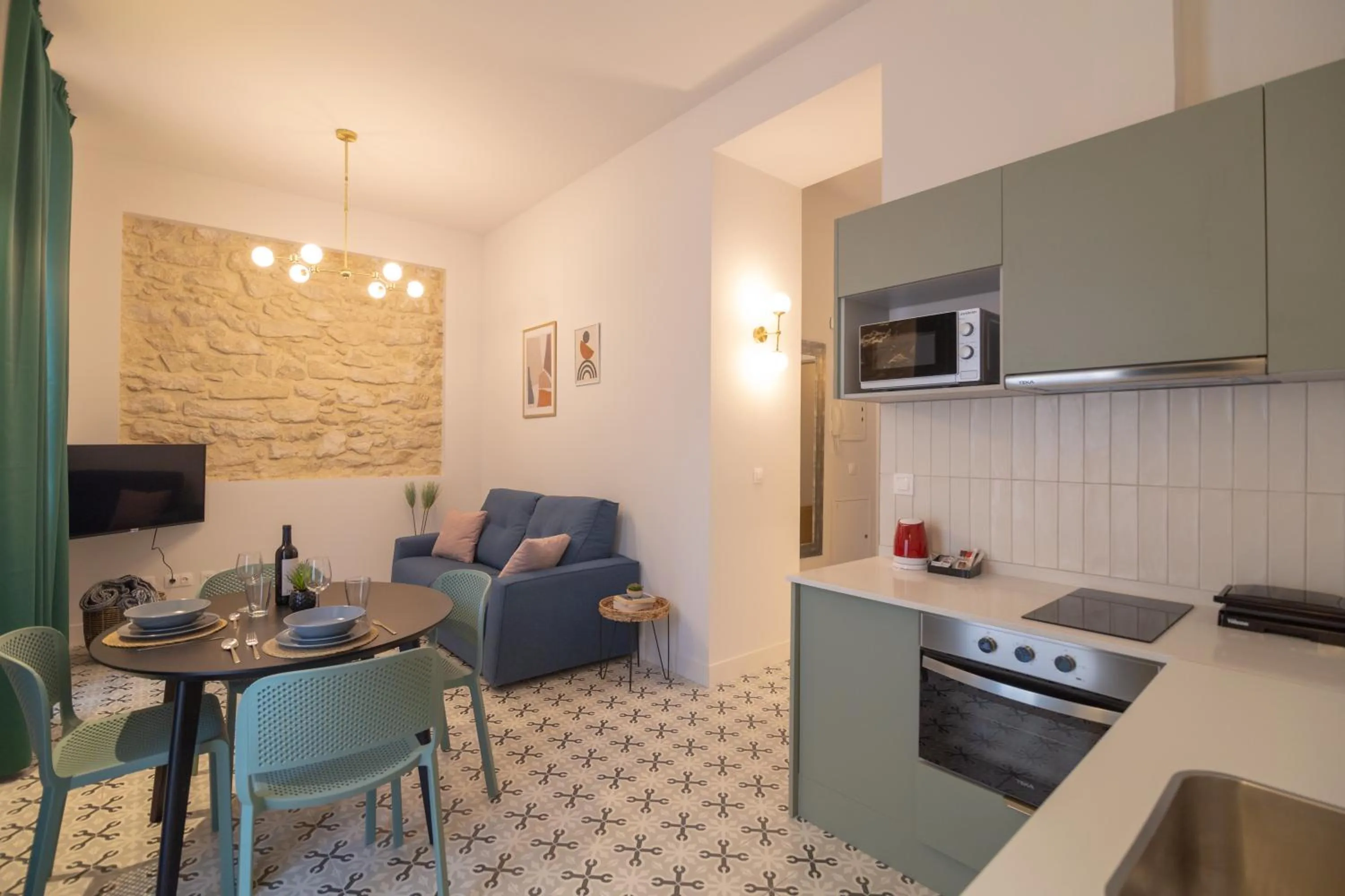 Kitchen or kitchenette in Apartamentos Teatro by Be Alicante