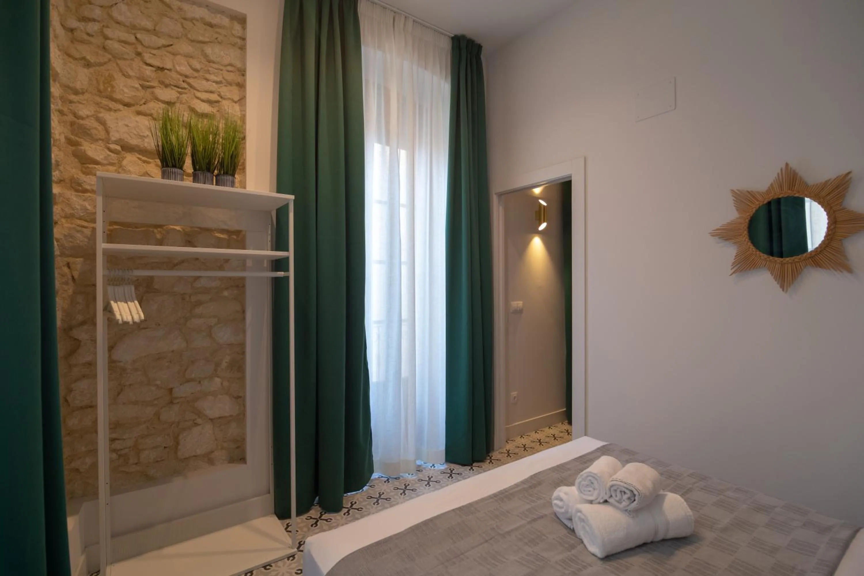 Bedroom, Bed in Apartamentos Teatro by Be Alicante
