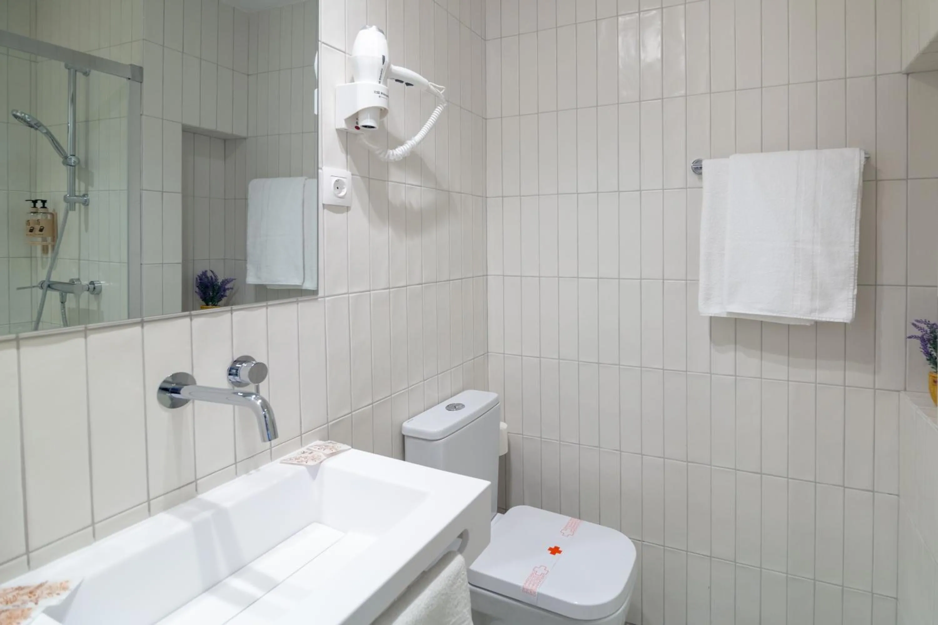 Bathroom in Apartamentos Teatro by Be Alicante