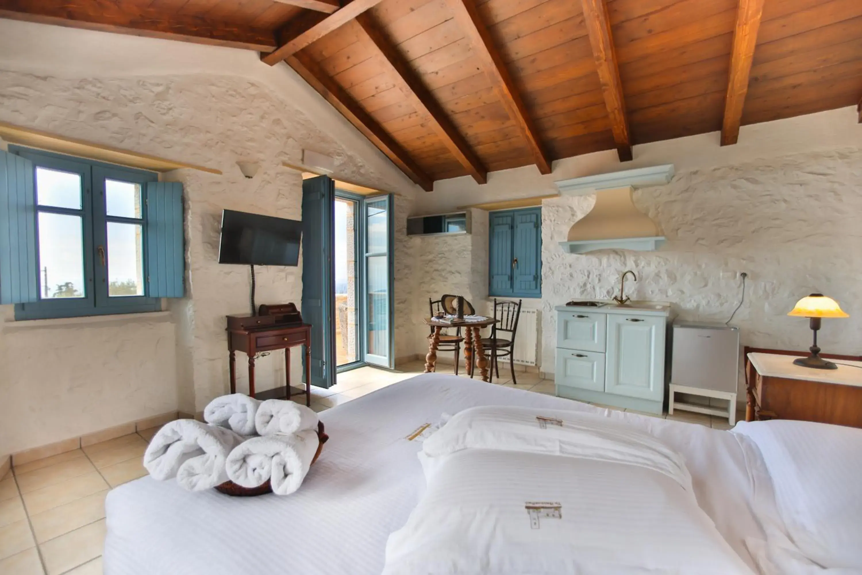 Lithos Stone Suites Lithos Stone Suites